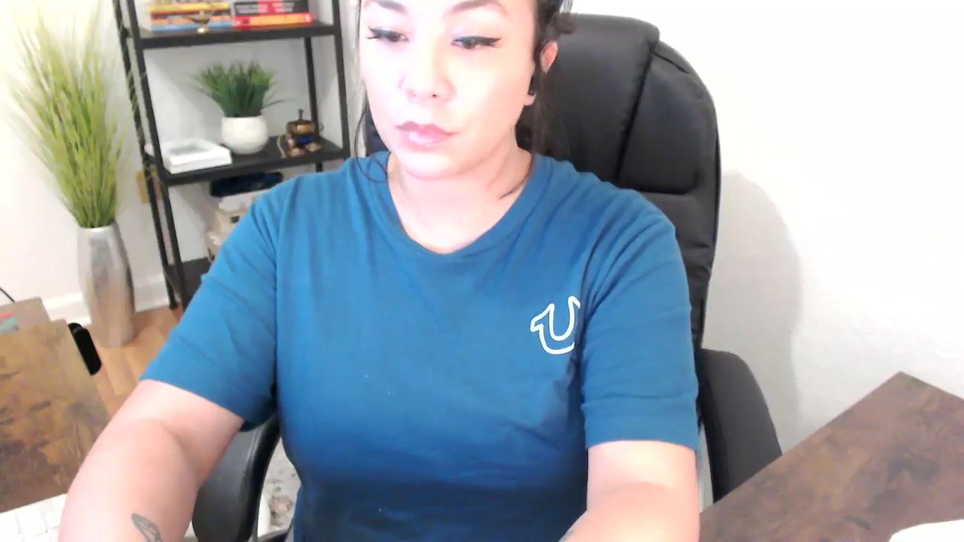 Gallery image thumbnail from MickaylaStar's myfreecams stream on, 01/24/2025, 20:31 image 13 of 20