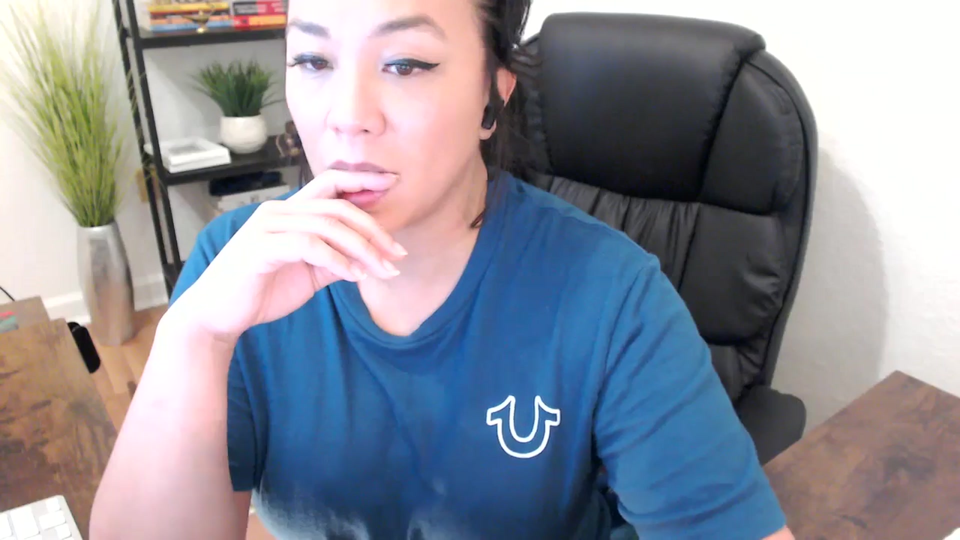 Gallery image thumbnail from MickaylaStar's myfreecams stream on, 01/24/2025, 21:02 image 5 of 20