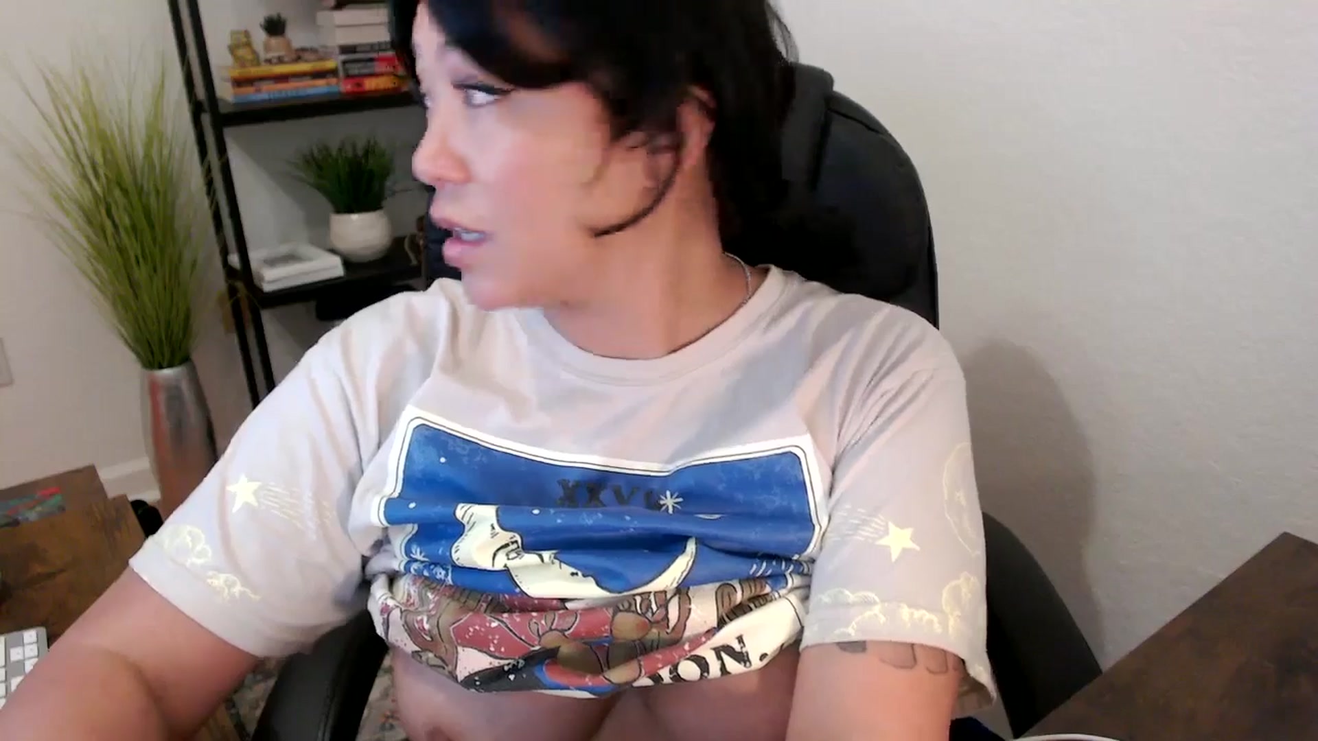 Gallery image thumbnail from MickaylaStar's myfreecams stream on, 01/28/2025, 16:46 image 5 of 20