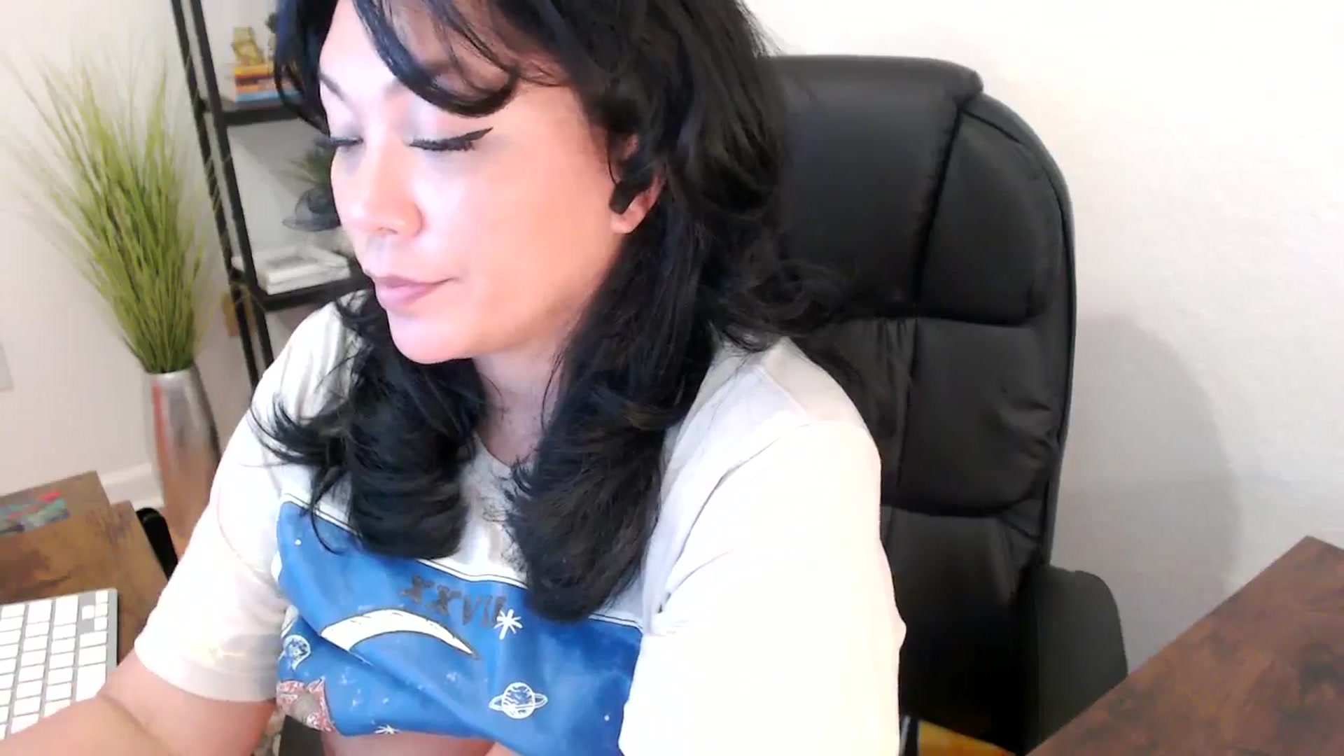 Gallery image thumbnail from MickaylaStar's myfreecams stream on, 01/28/2025, 19:18 image 7 of 20