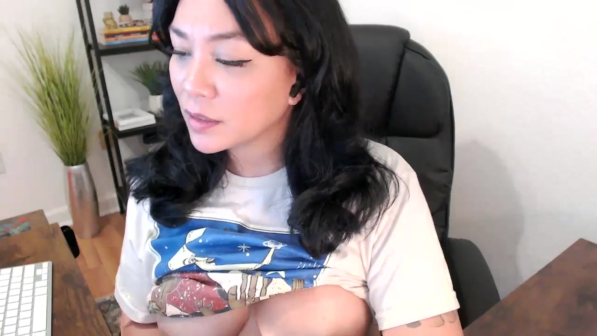Gallery image thumbnail from MickaylaStar's myfreecams stream on, 01/28/2025, 19:18 image 11 of 20