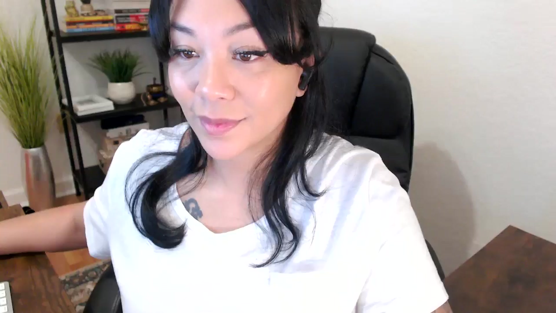 Gallery image thumbnail from MickaylaStar's myfreecams stream on, 01/29/2025, 16:42 image 12 of 20