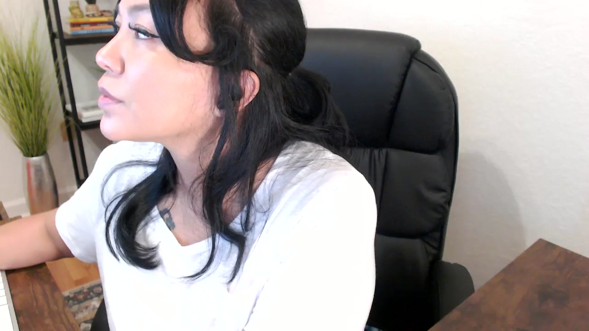 Gallery image thumbnail from MickaylaStar's myfreecams stream on, 01/29/2025, 16:42 image 15 of 20
