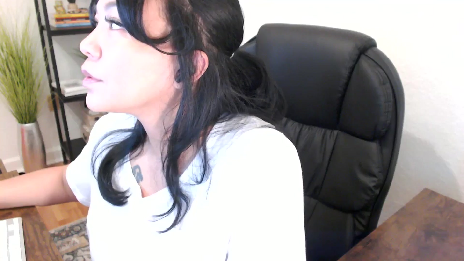 Gallery image thumbnail from MickaylaStar's myfreecams stream on, 01/29/2025, 16:42 image 9 of 20