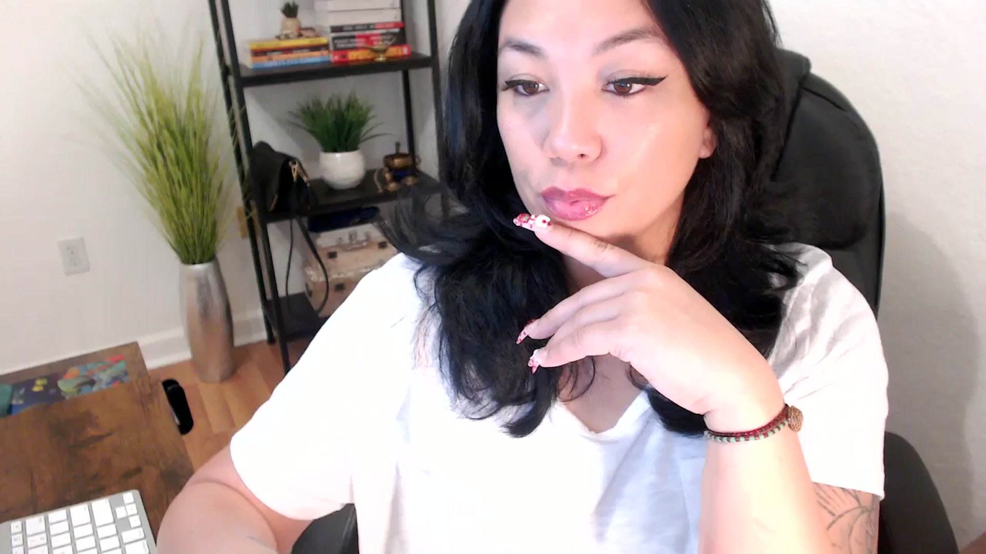 Gallery image thumbnail from MickaylaStar's myfreecams stream on, 02/03/2025, 17:11 image 1 of 20