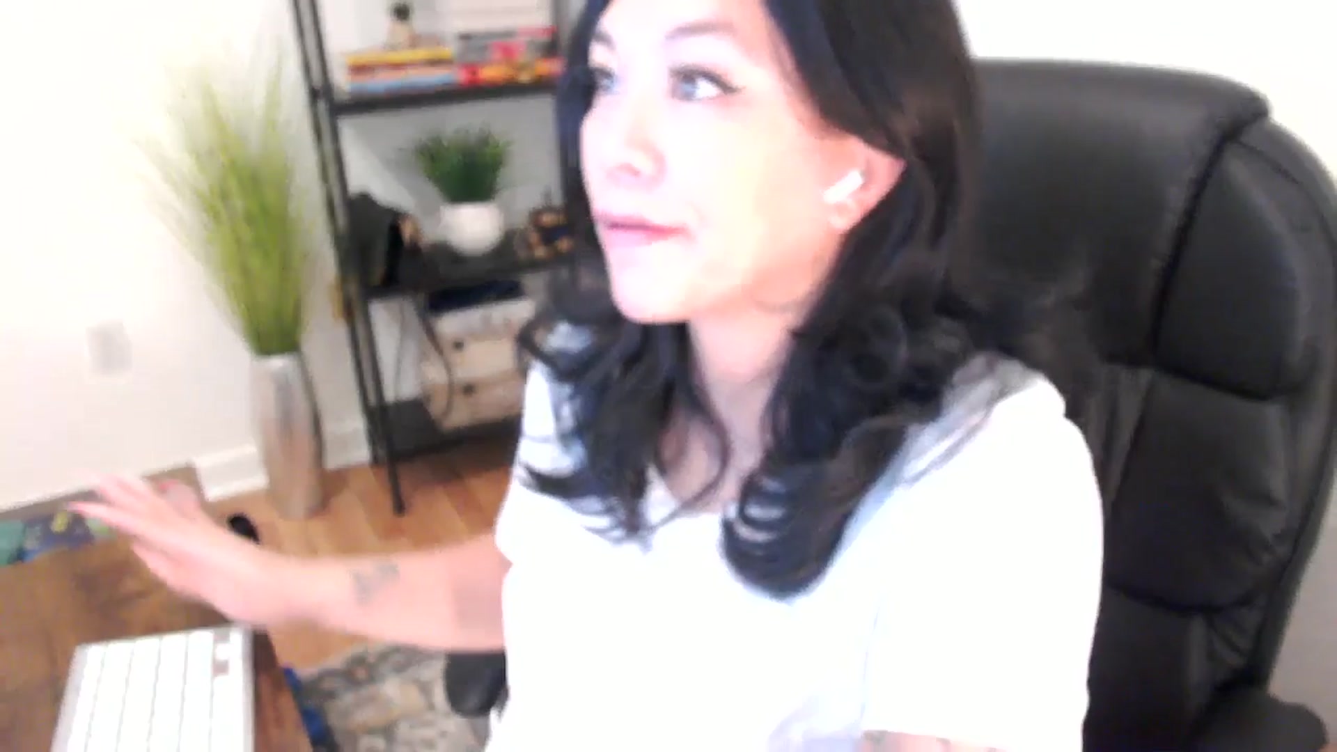 Gallery image thumbnail from MickaylaStar's myfreecams stream on, 02/03/2025, 17:11 image 16 of 20