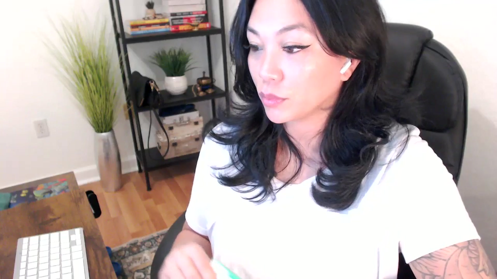 Gallery image thumbnail from MickaylaStar's myfreecams stream on, 02/03/2025, 17:11 image 17 of 20