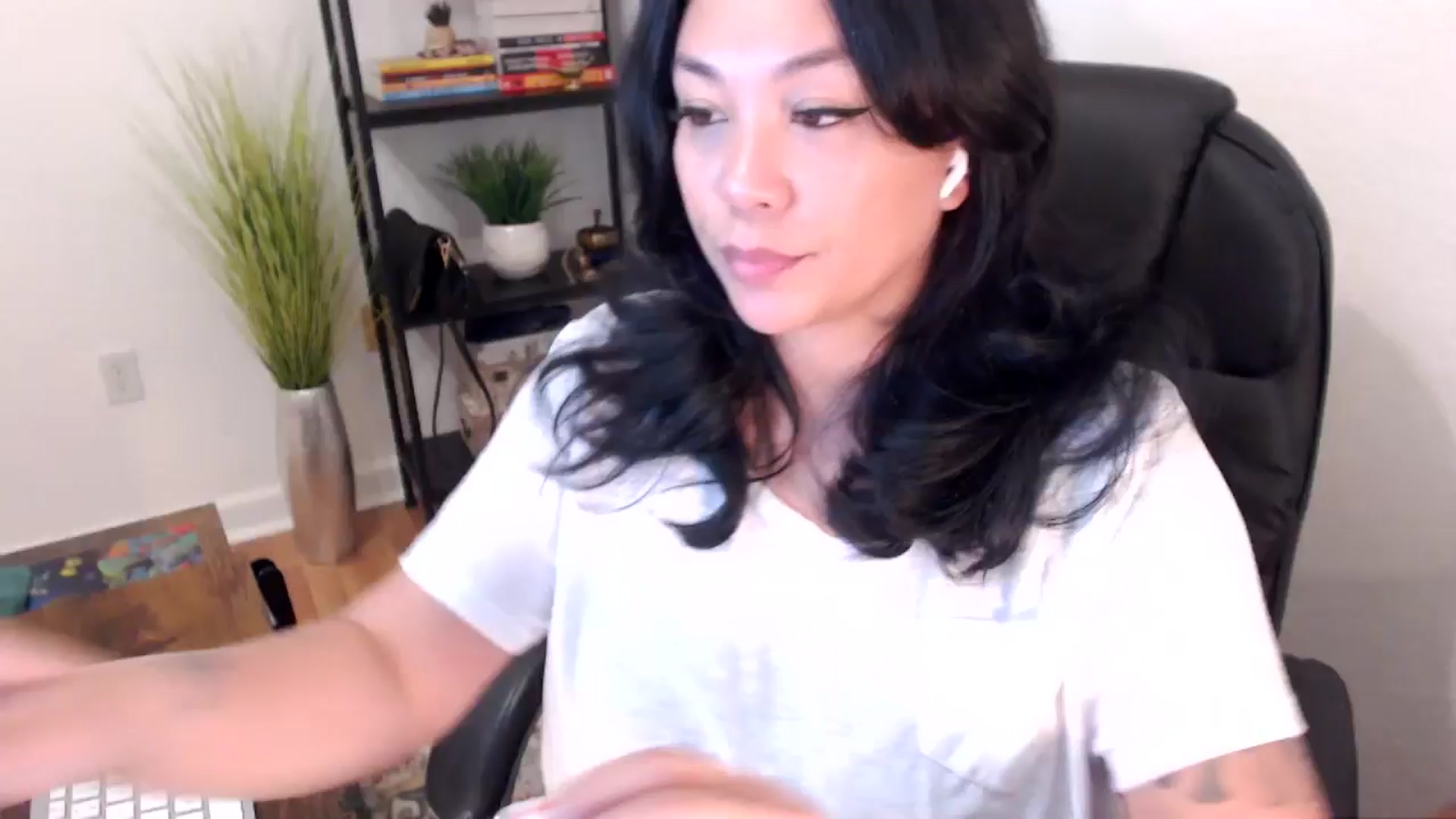 Gallery image thumbnail from MickaylaStar's myfreecams stream on, 02/03/2025, 18:09 image 1 of 20