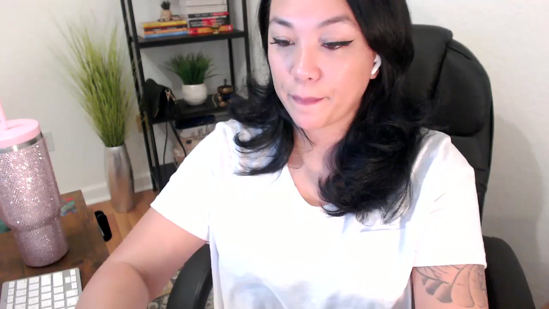 Gallery image thumbnail from MickaylaStar's myfreecams stream on, 02/03/2025, 18:09 image 18 of 20