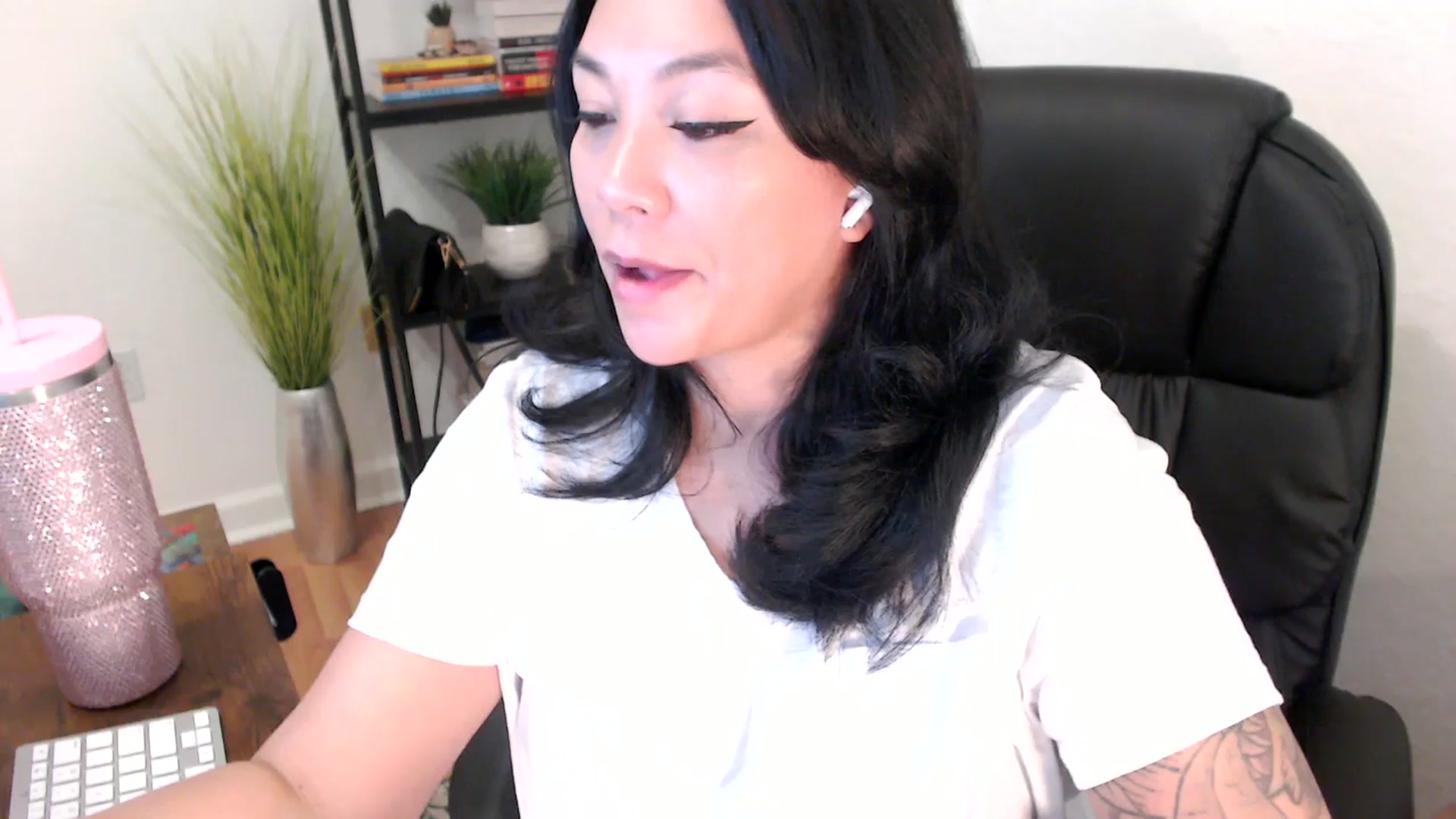 Gallery image thumbnail from MickaylaStar's myfreecams stream on, 02/03/2025, 18:09 image 17 of 20