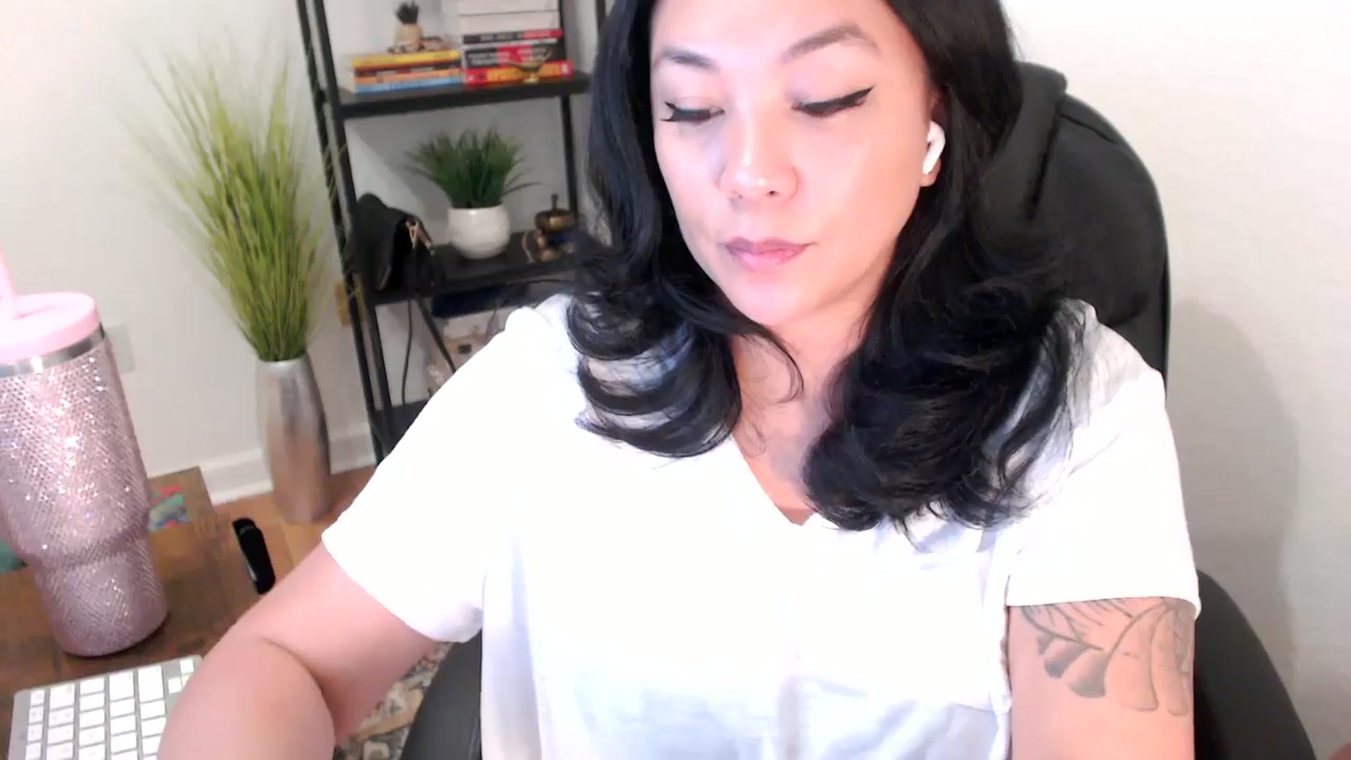 Gallery image thumbnail from MickaylaStar's myfreecams stream on, 02/03/2025, 18:09 image 16 of 20