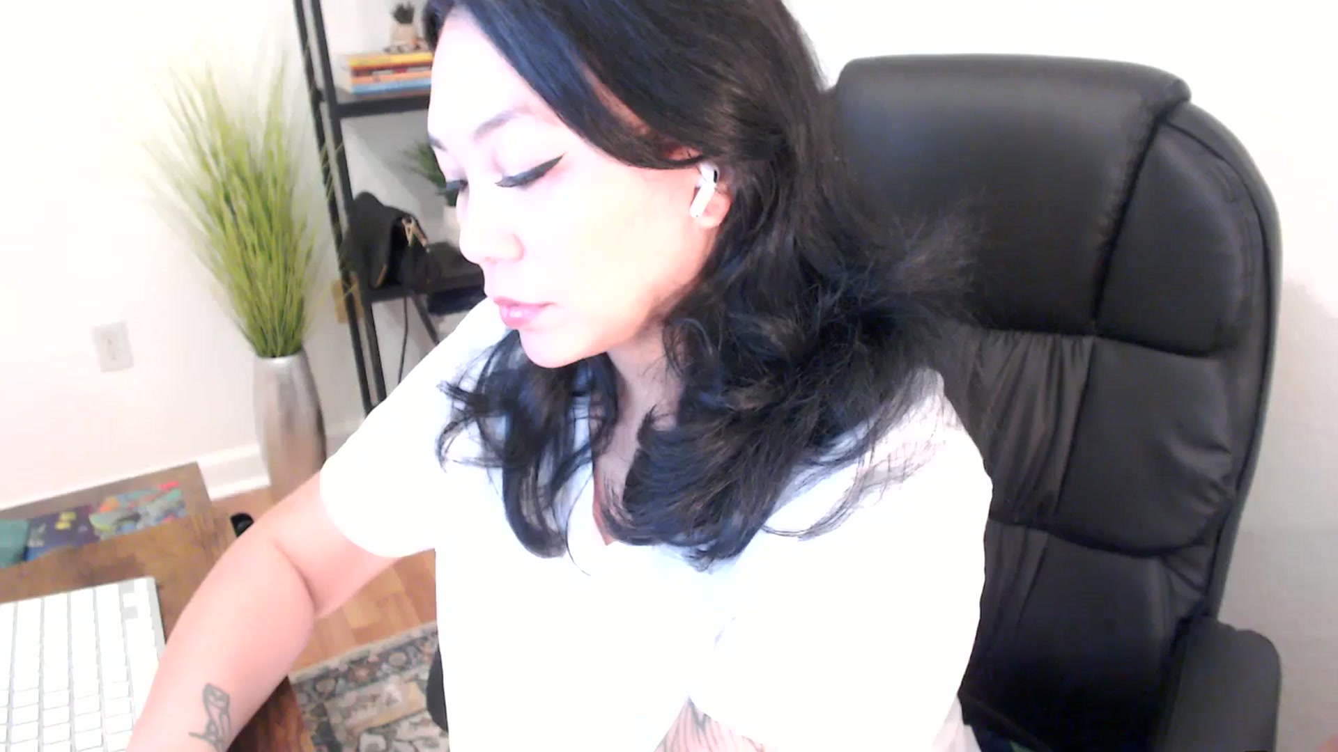 Gallery image thumbnail from MickaylaStar's myfreecams stream on, 02/03/2025, 18:09 image 4 of 20