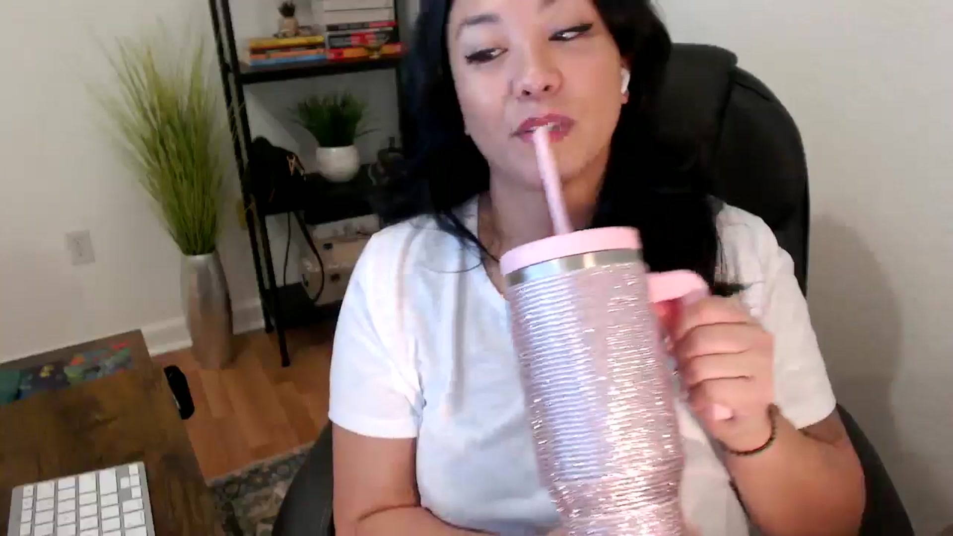 Gallery image thumbnail from MickaylaStar's myfreecams stream on, 02/03/2025, 18:09 image 9 of 20