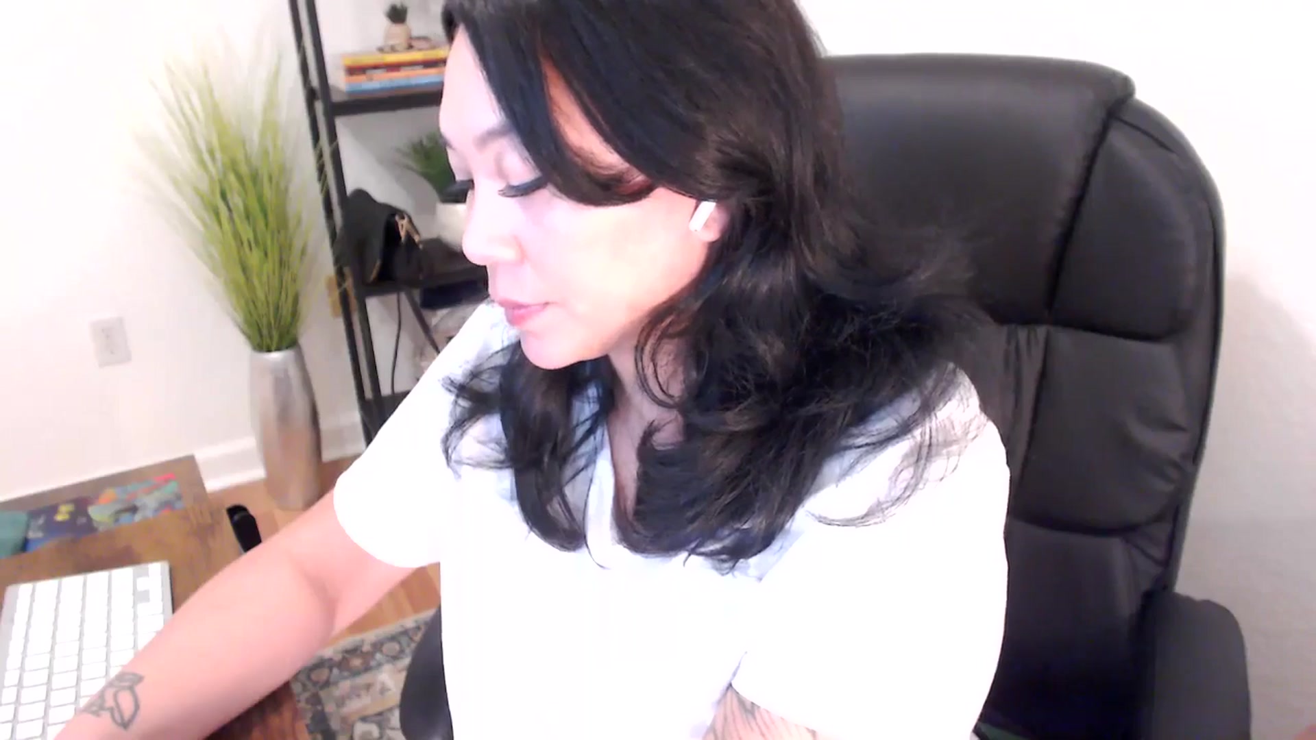 Gallery image thumbnail from MickaylaStar's myfreecams stream on, 02/03/2025, 18:09 image 3 of 20