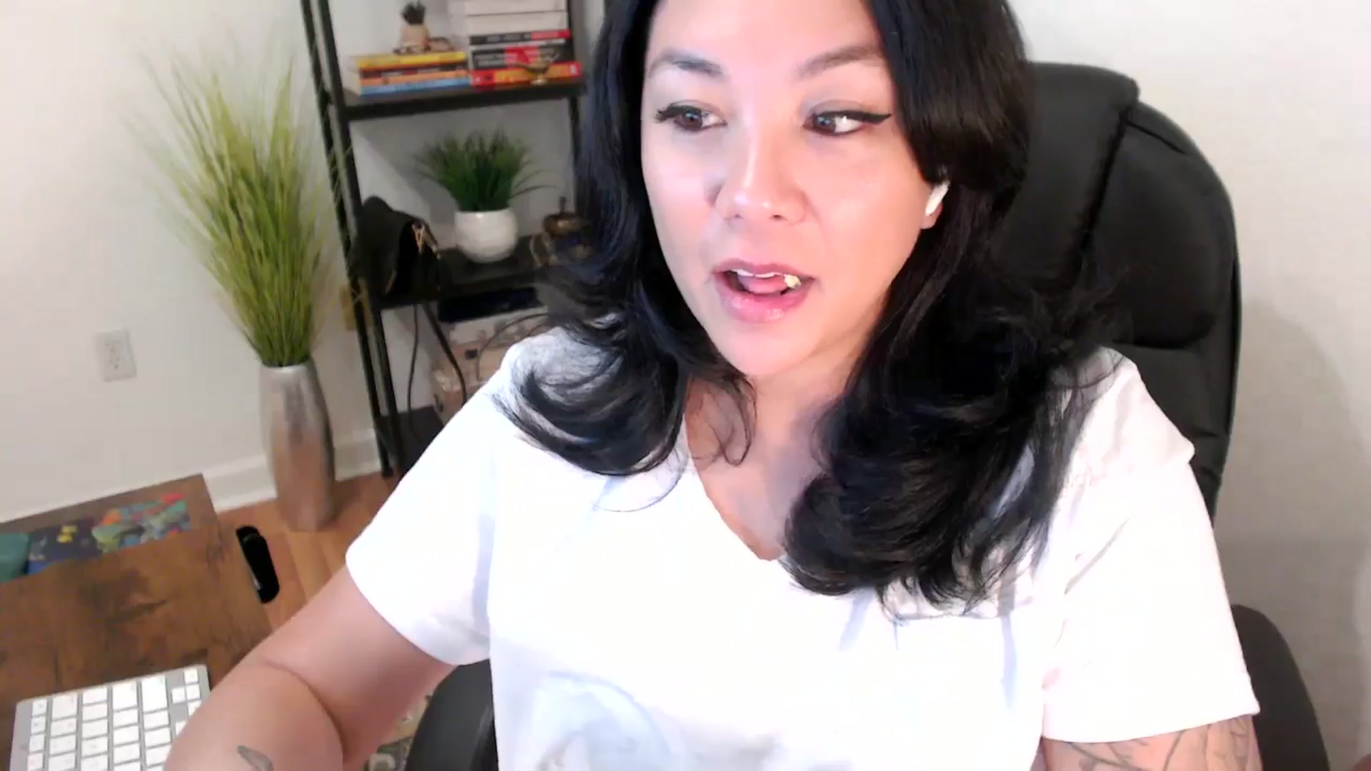 Gallery image thumbnail from MickaylaStar's myfreecams stream on, 02/03/2025, 18:09 image 12 of 20
