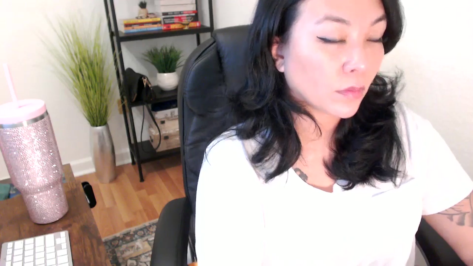 Gallery image thumbnail from MickaylaStar's myfreecams stream on, 02/03/2025, 18:09 image 20 of 20