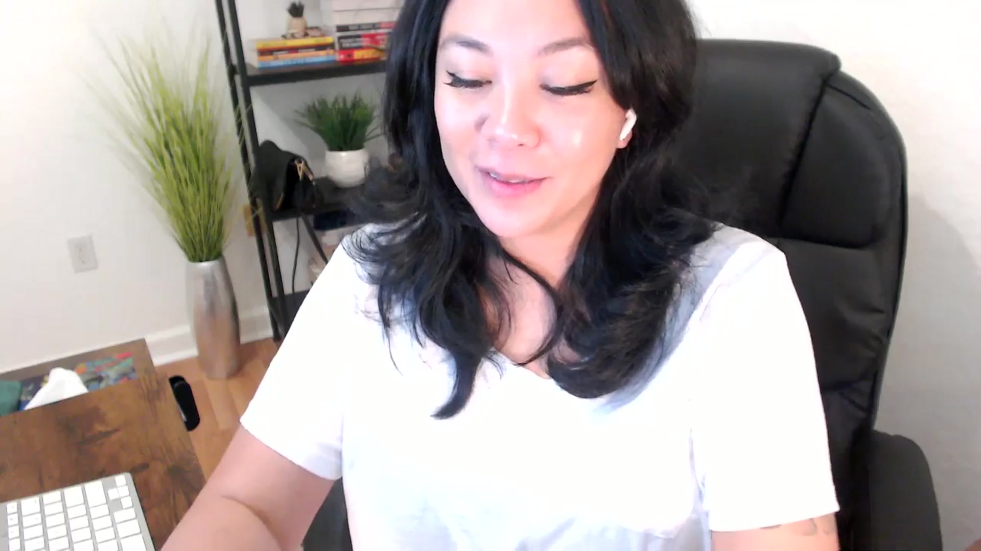 Gallery image thumbnail from MickaylaStar's myfreecams stream on, 02/03/2025, 19:07 image 19 of 20