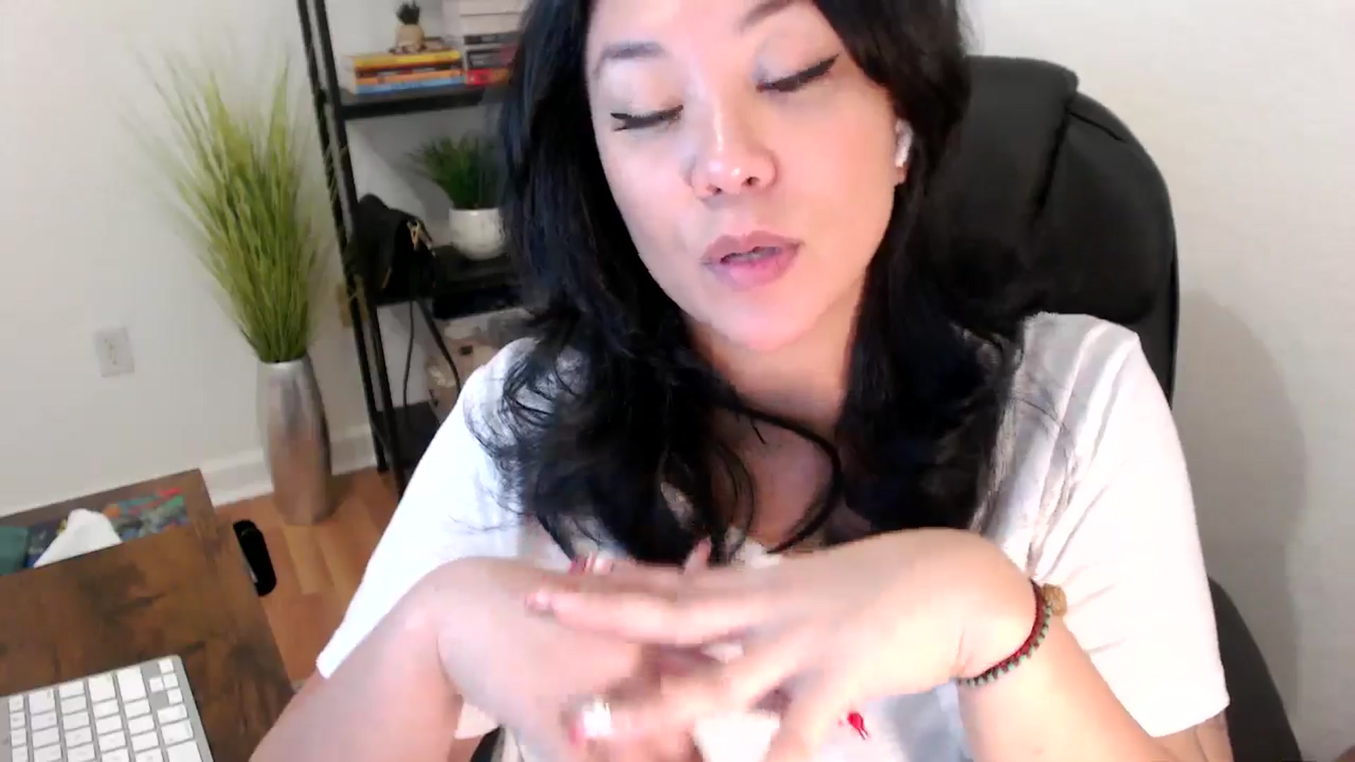 Gallery image thumbnail from MickaylaStar's myfreecams stream on, 02/03/2025, 19:07 image 18 of 20