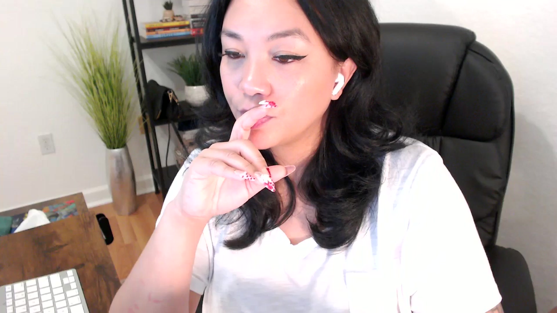 Gallery image thumbnail from MickaylaStar's myfreecams stream on, 02/03/2025, 19:07 image 10 of 20