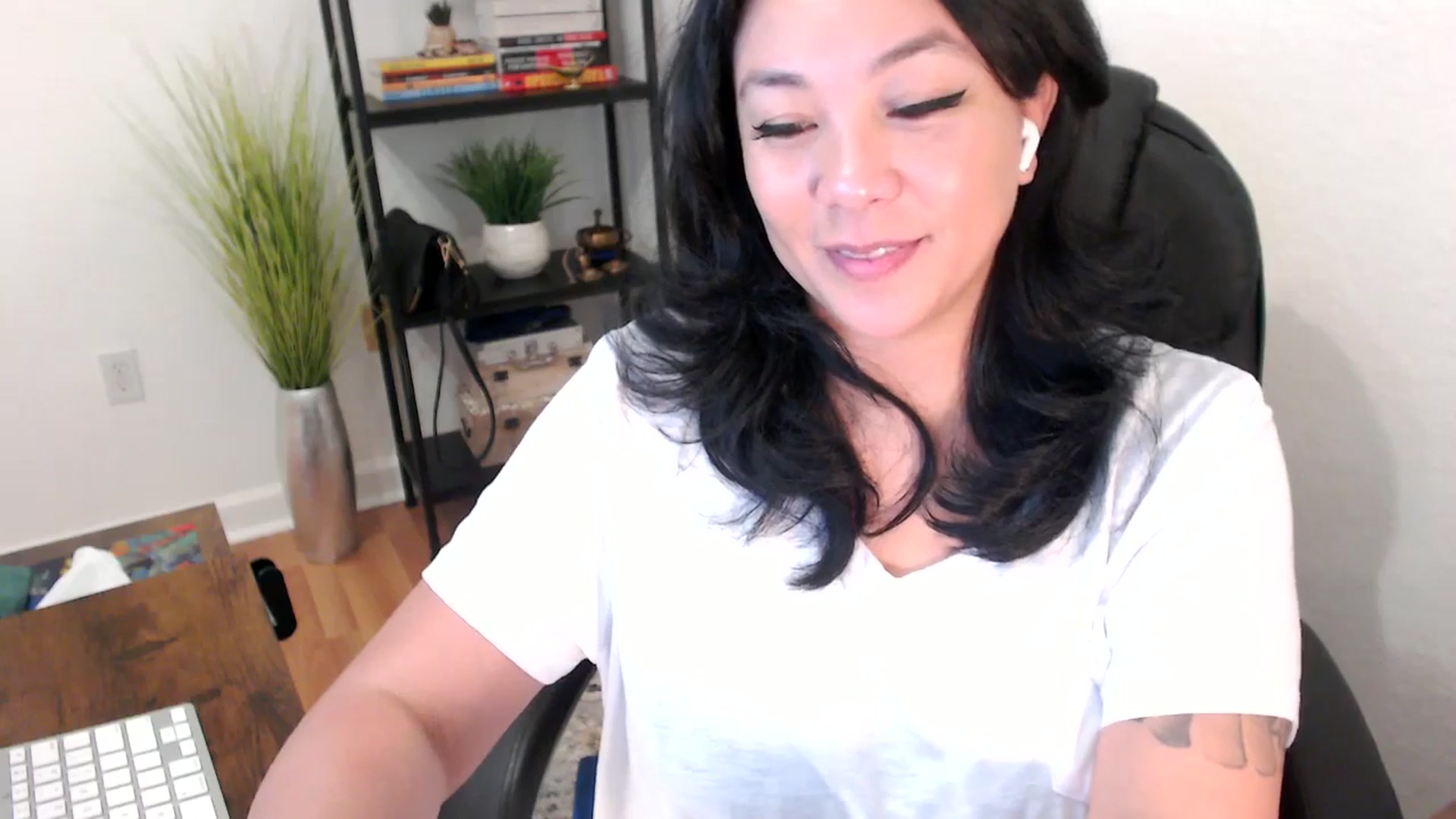Gallery image thumbnail from MickaylaStar's myfreecams stream on, 02/03/2025, 19:07 image 17 of 20