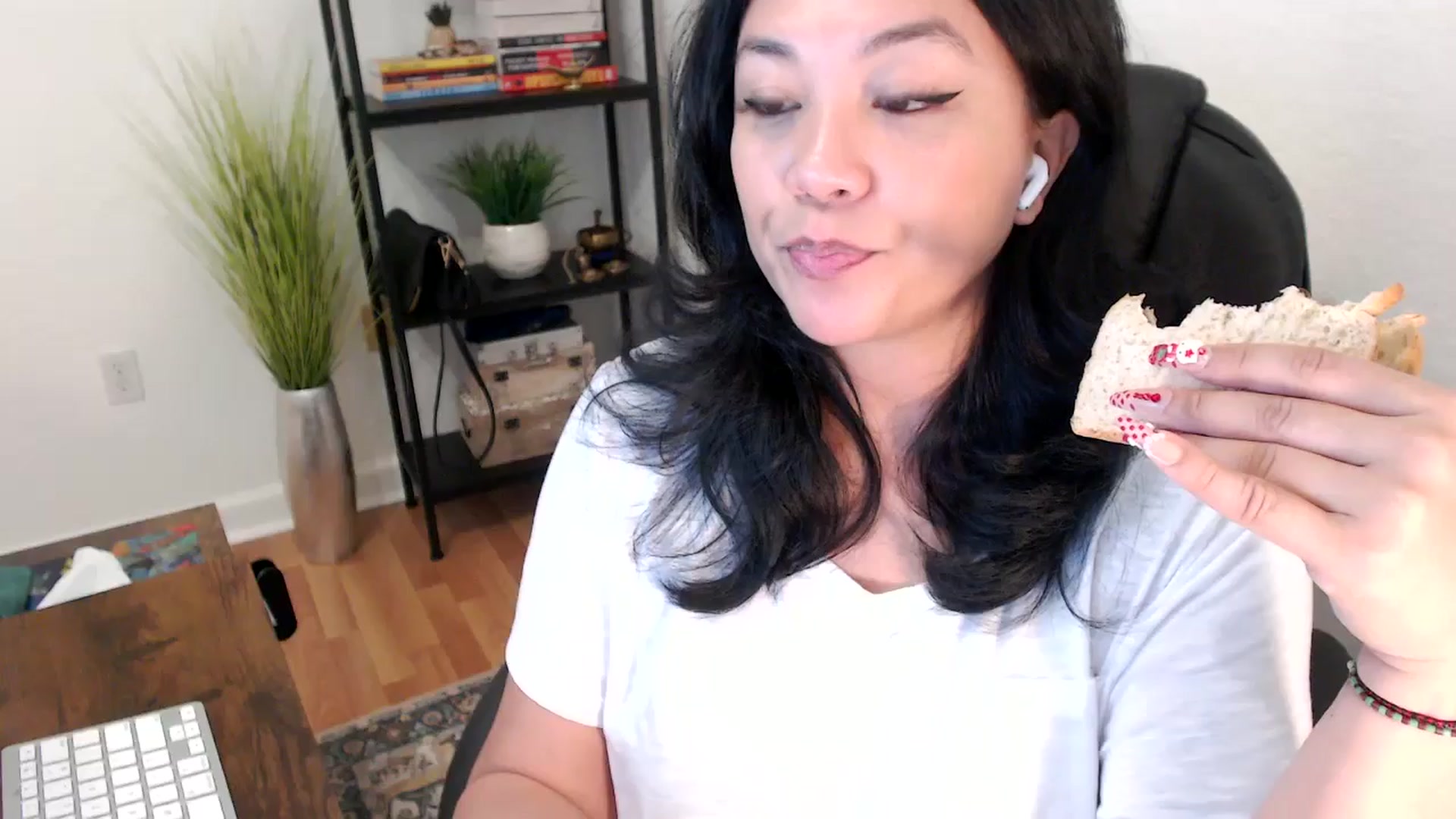 Gallery image thumbnail from MickaylaStar's myfreecams stream on, 02/03/2025, 19:07 image 6 of 20