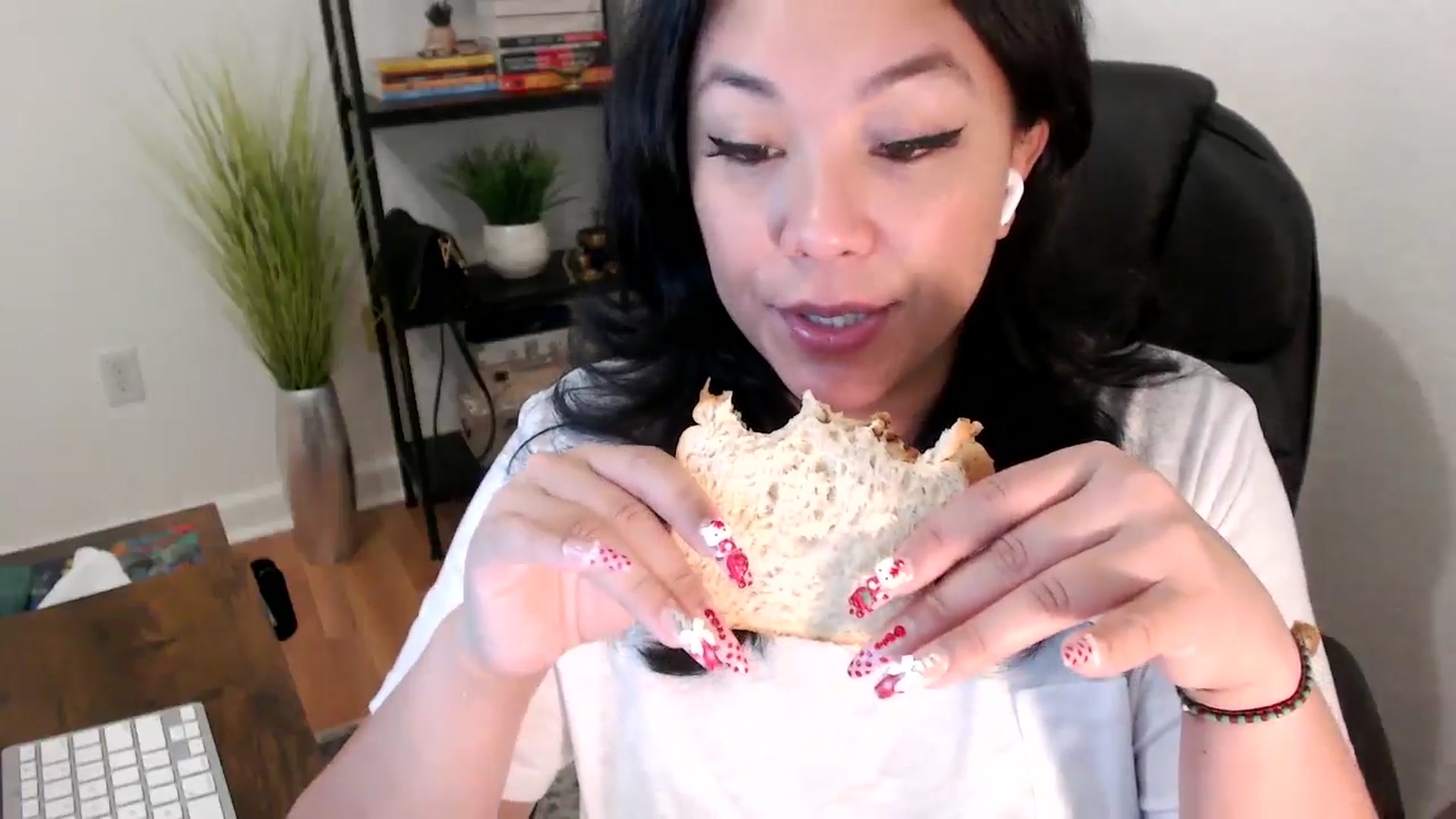 Gallery image thumbnail from MickaylaStar's myfreecams stream on, 02/03/2025, 19:07 image 5 of 20