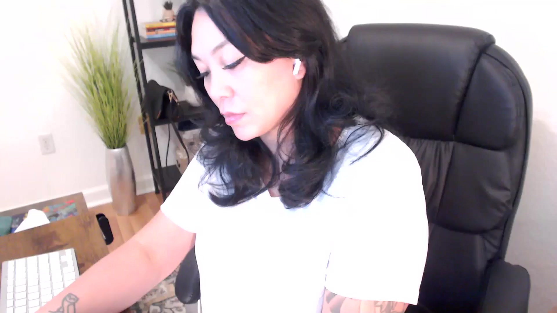 Gallery image thumbnail from MickaylaStar's myfreecams stream on, 02/03/2025, 19:07 image 1 of 20