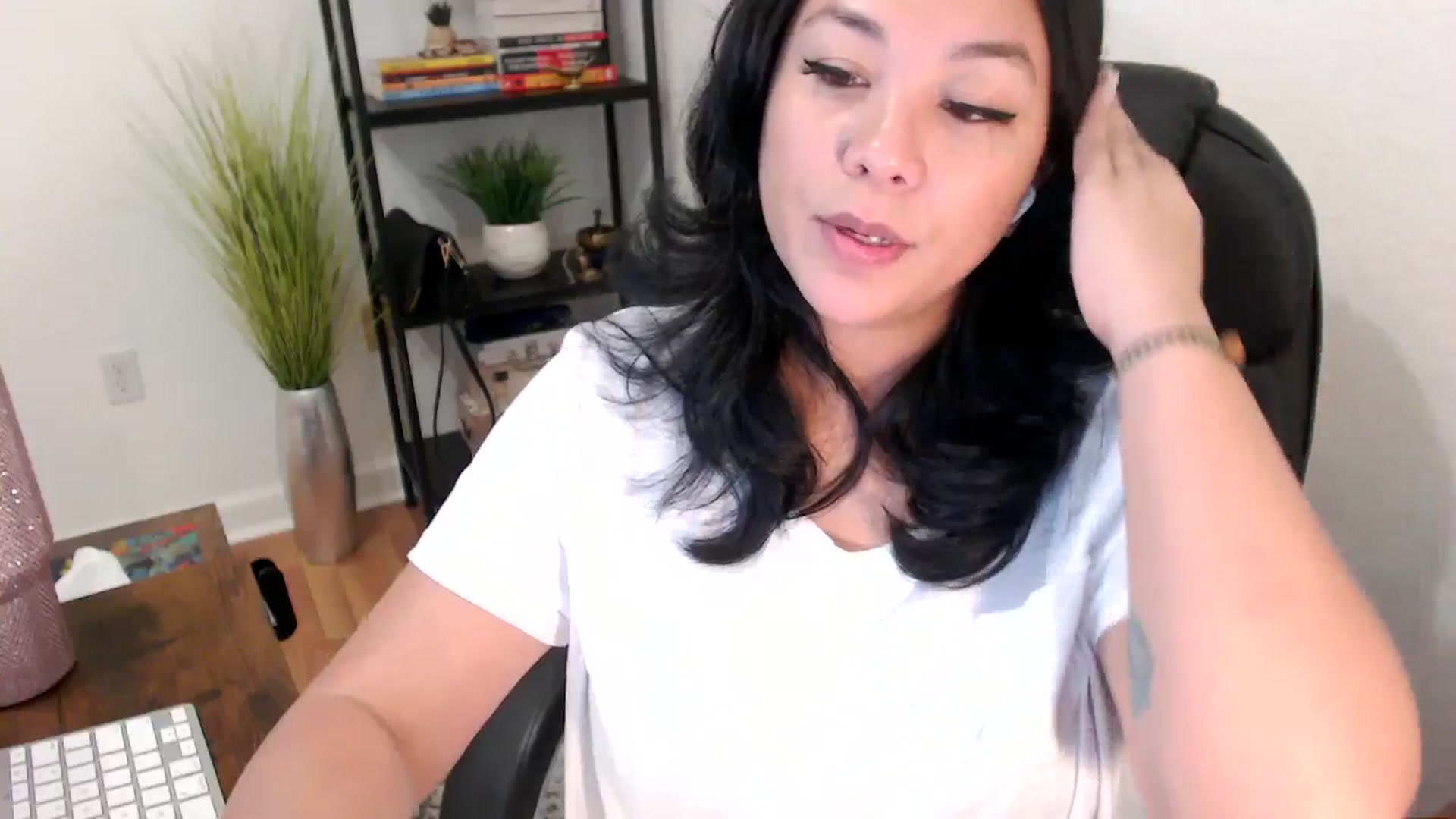 Gallery image thumbnail from MickaylaStar's myfreecams stream on, 02/03/2025, 19:07 image 13 of 20