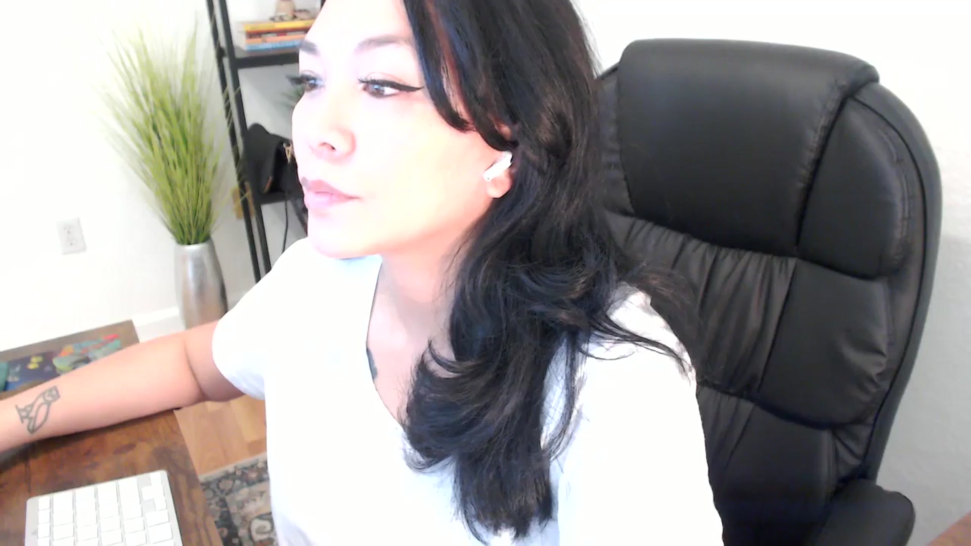 Gallery image thumbnail from MickaylaStar's myfreecams stream on, 02/03/2025, 20:58 image 6 of 20
