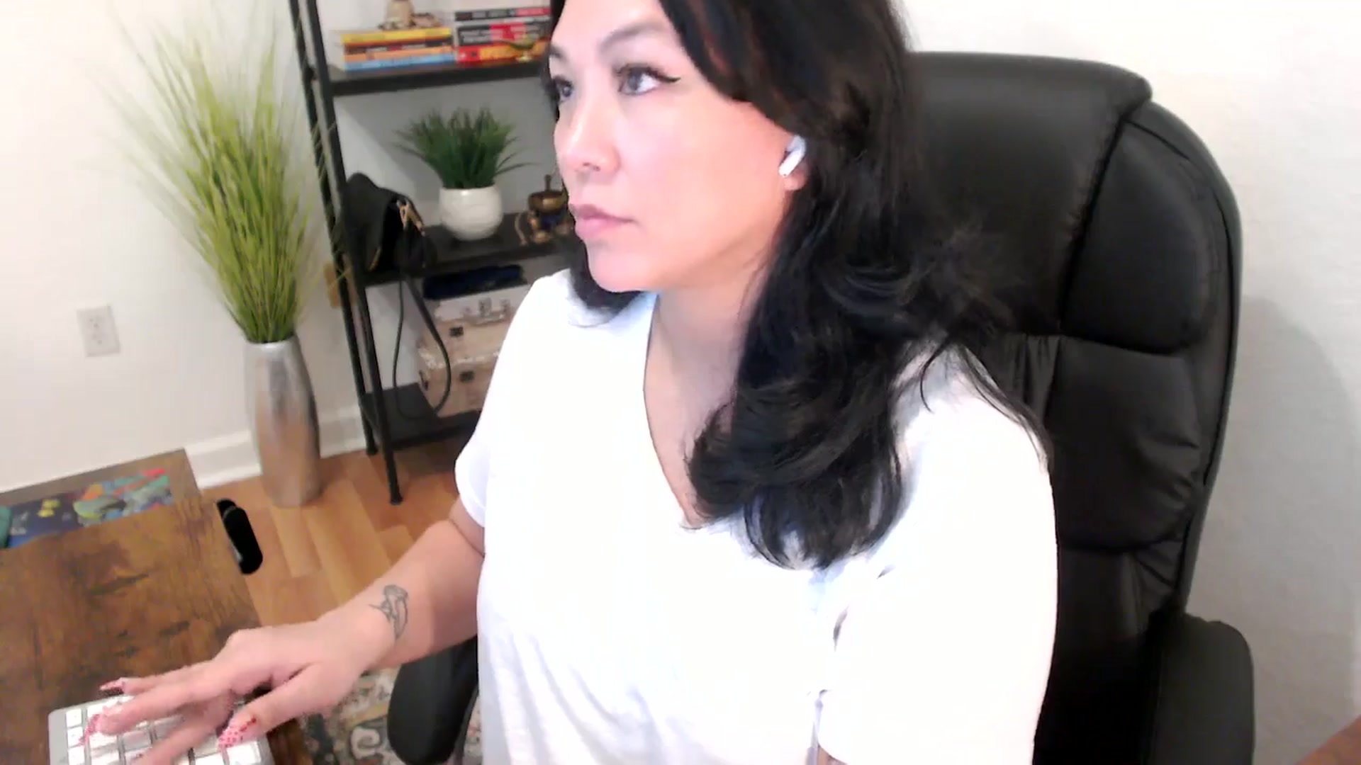 Gallery image thumbnail from MickaylaStar's myfreecams stream on, 02/03/2025, 20:58 image 13 of 20
