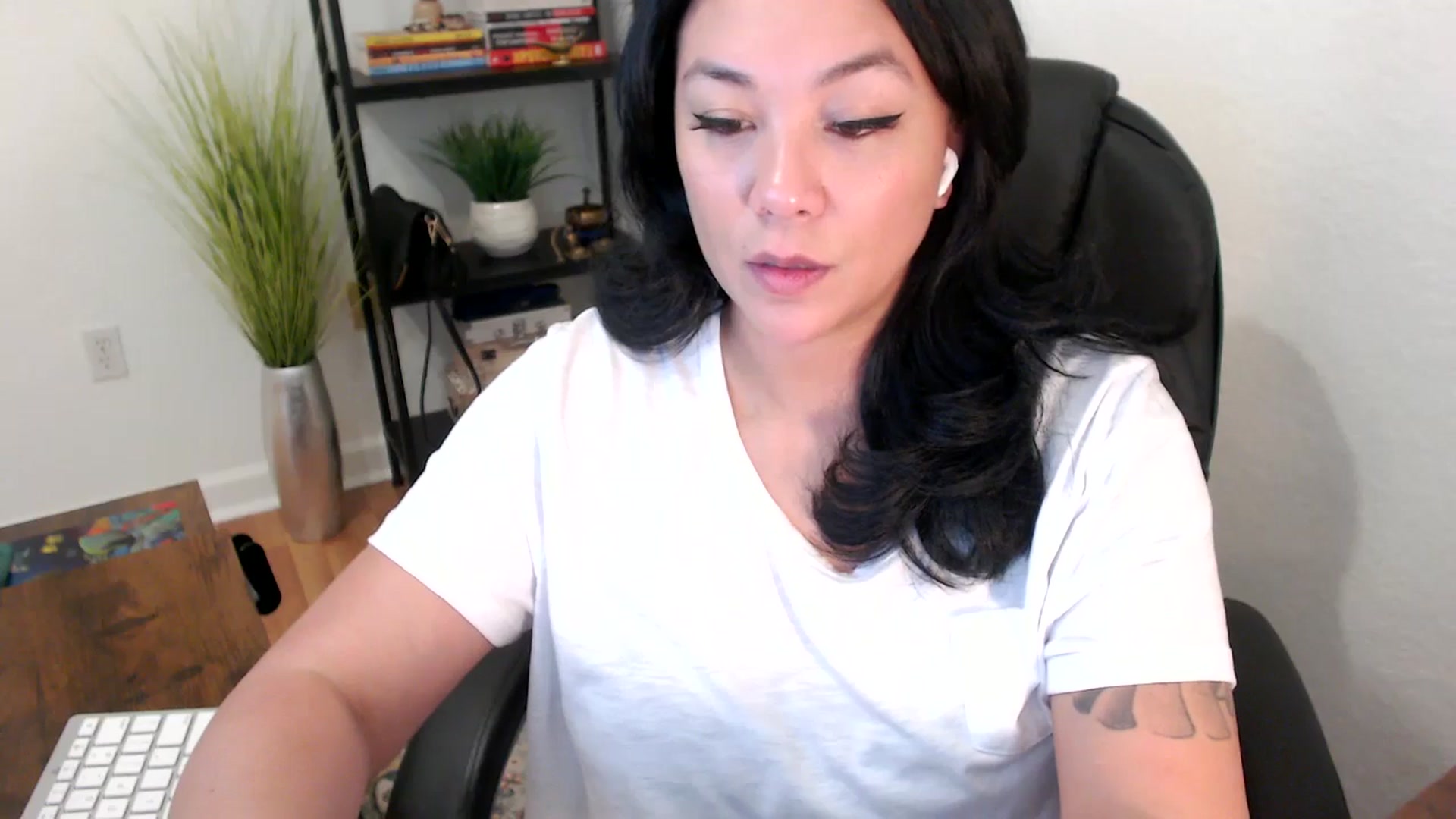 Gallery image thumbnail from MickaylaStar's myfreecams stream on, 02/03/2025, 20:58 image 10 of 20
