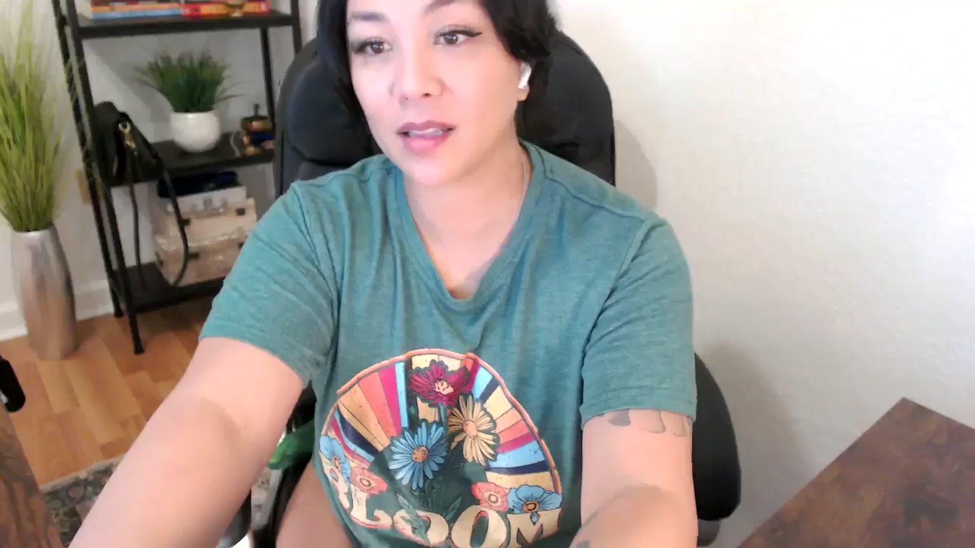 Gallery image thumbnail from MickaylaStar's myfreecams stream on, 02/04/2025, 16:52 image 13 of 20