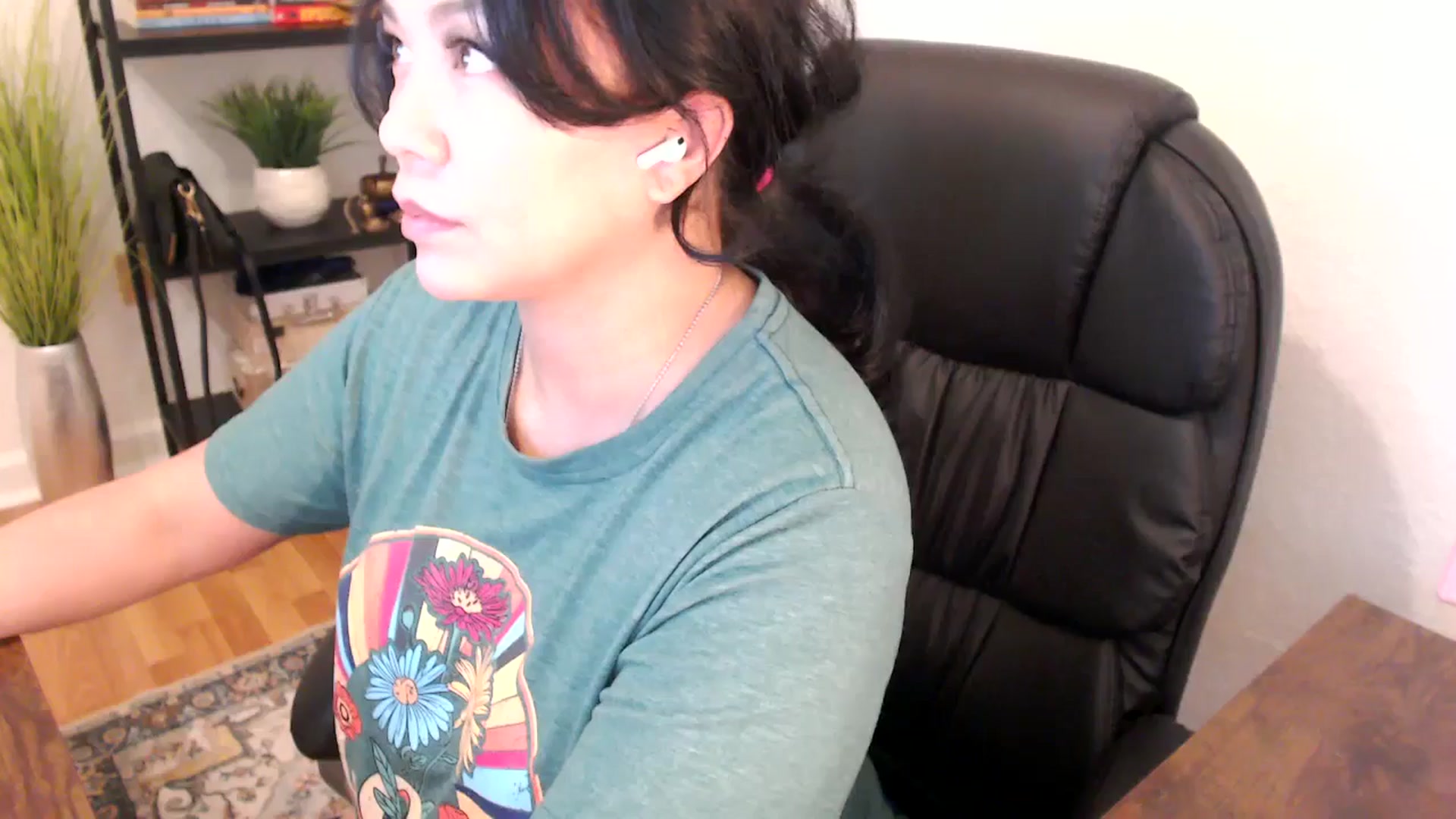 Gallery image thumbnail from MickaylaStar's myfreecams stream on, 02/04/2025, 17:39 image 1 of 20