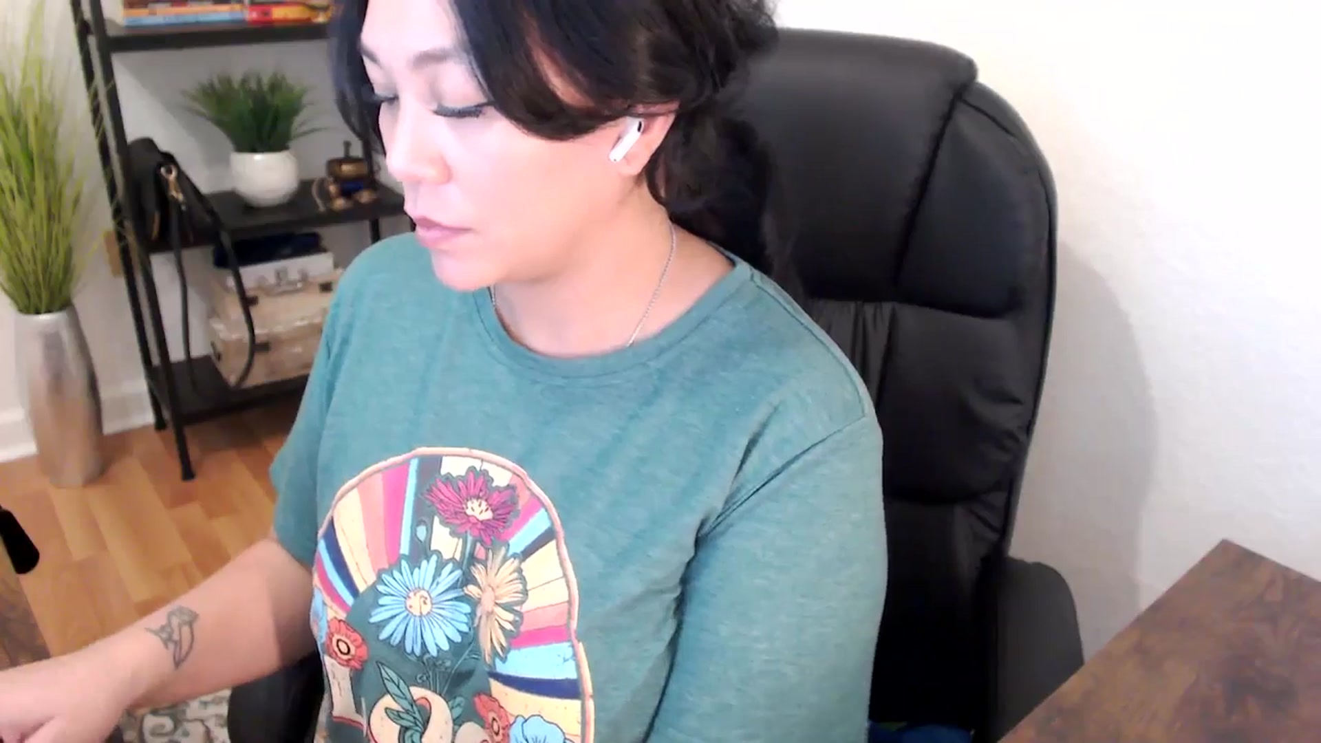 Gallery image thumbnail from MickaylaStar's myfreecams stream on, 02/04/2025, 17:39 image 6 of 20