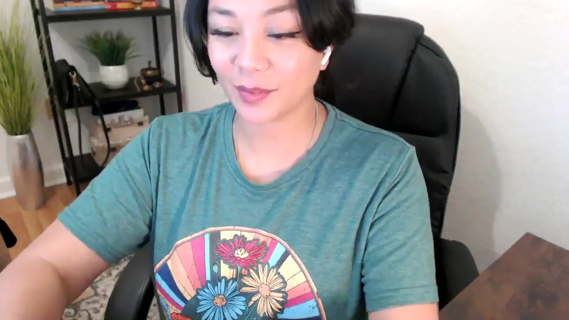 Gallery image thumbnail from MickaylaStar's myfreecams stream on, 02/04/2025, 17:39 image 17 of 20