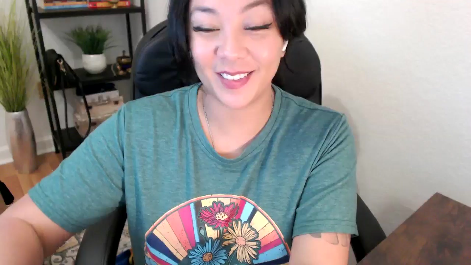 Gallery image thumbnail from MickaylaStar's myfreecams stream on, 02/04/2025, 17:39 image 10 of 20
