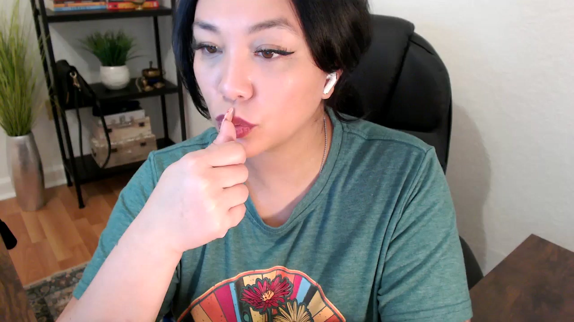 Gallery image thumbnail from MickaylaStar's myfreecams stream on, 02/04/2025, 17:39 image 18 of 20