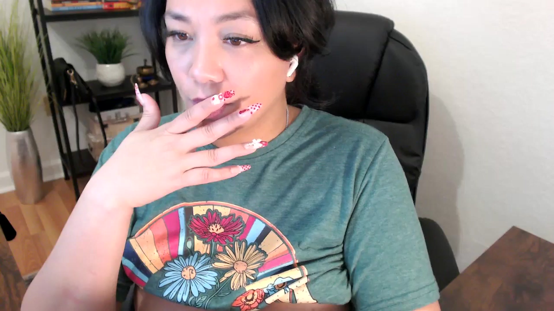 Gallery image thumbnail from MickaylaStar's myfreecams stream on, 02/04/2025, 17:58 image 9 of 20