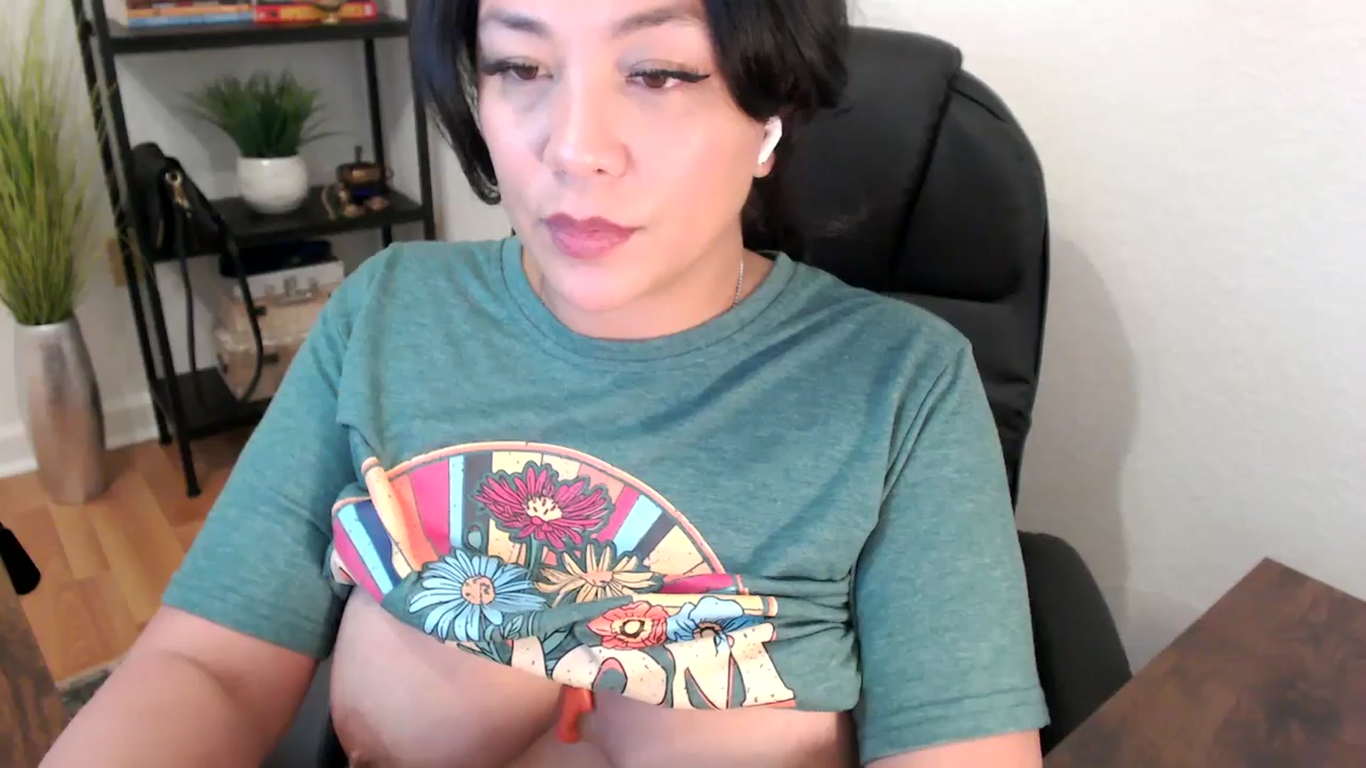 Gallery image thumbnail from MickaylaStar's myfreecams stream on, 02/04/2025, 17:58 image 12 of 20