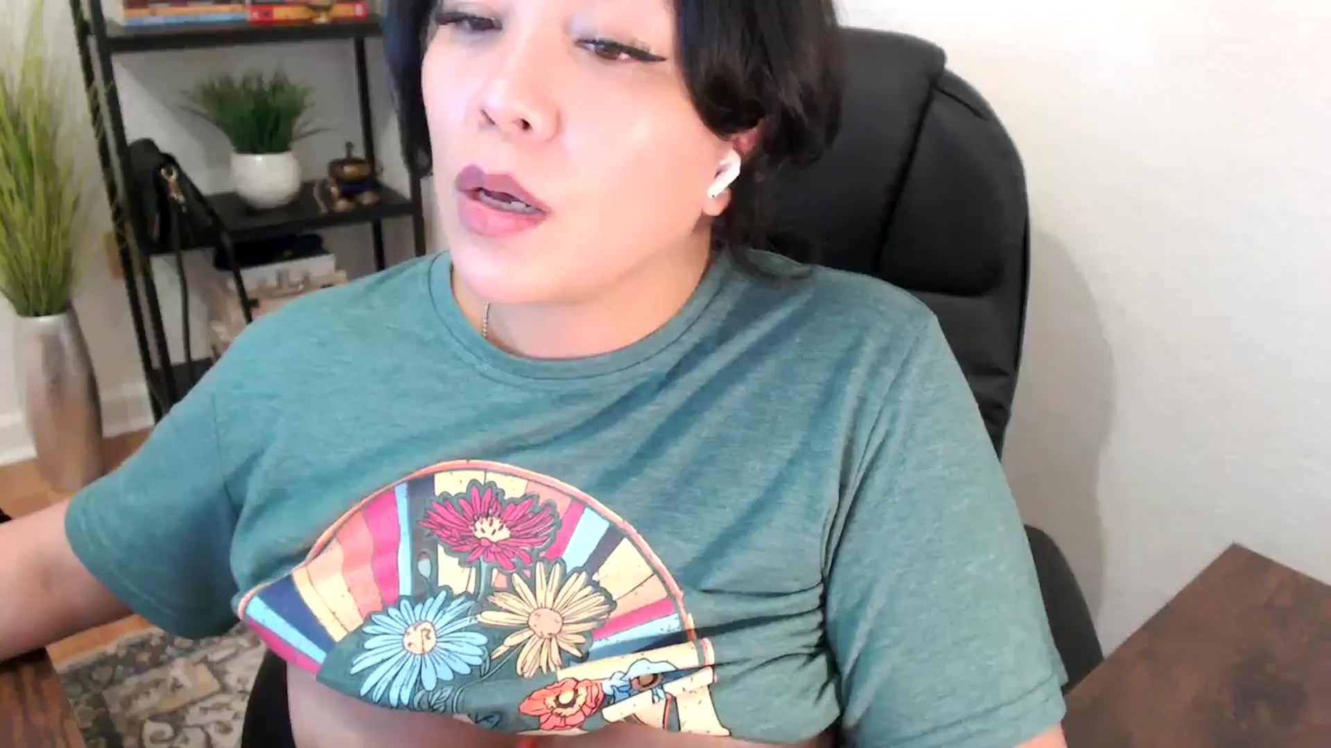Gallery image thumbnail from MickaylaStar's myfreecams stream on, 02/04/2025, 17:58 image 10 of 20