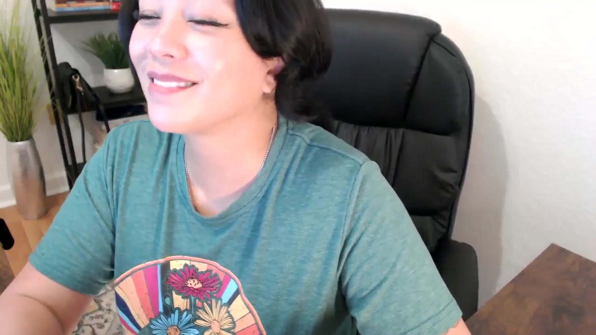 Gallery image thumbnail from MickaylaStar's myfreecams stream on, 02/04/2025, 18:29 image 10 of 20