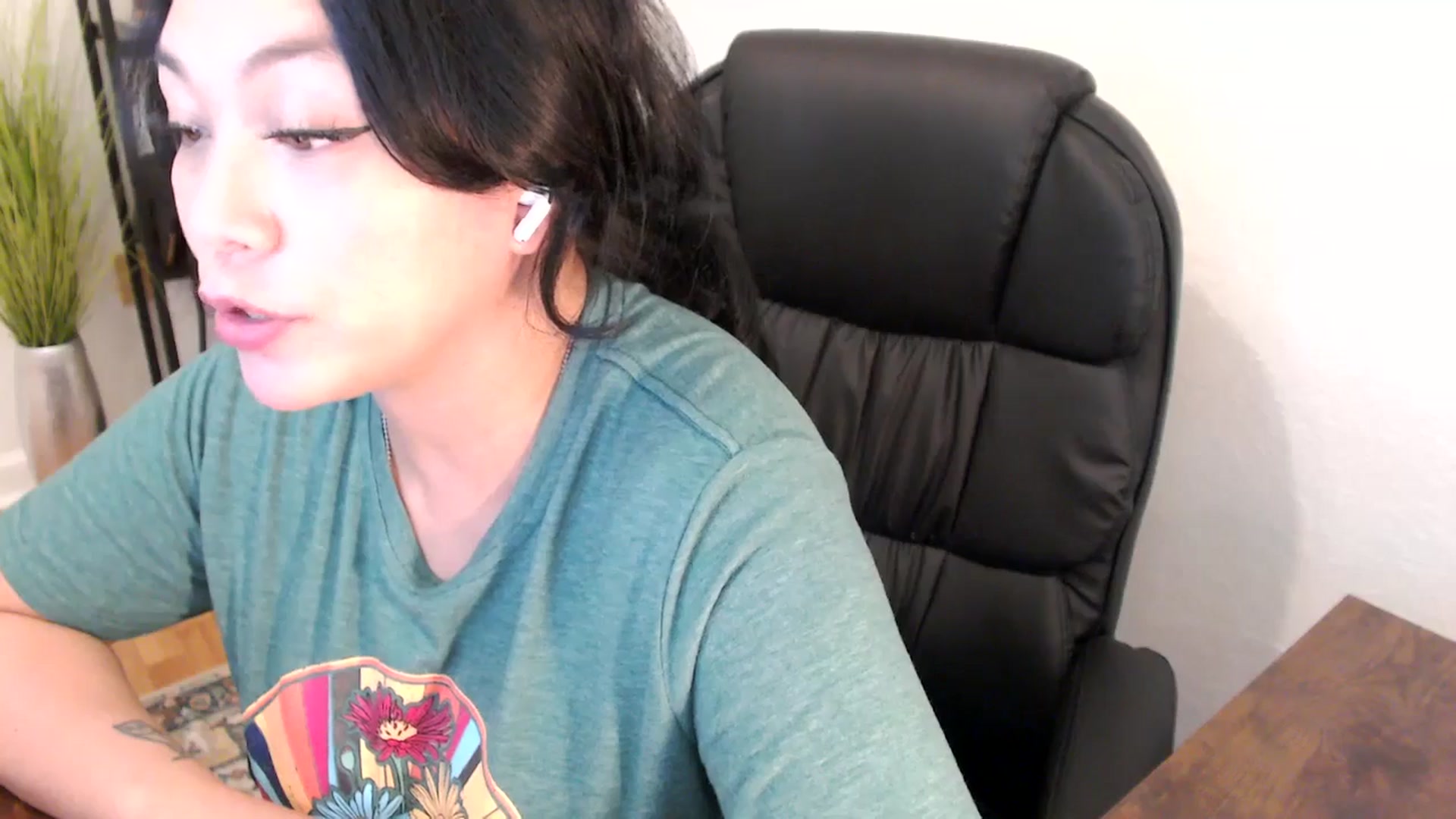 Gallery image thumbnail from MickaylaStar's myfreecams stream on, 02/04/2025, 20:12 image 14 of 20