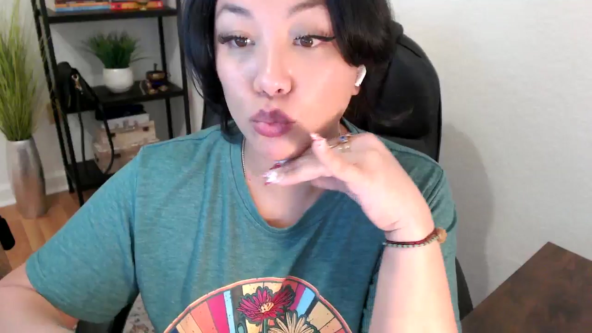 Gallery image thumbnail from MickaylaStar's myfreecams stream on, 02/04/2025, 20:12 image 6 of 20