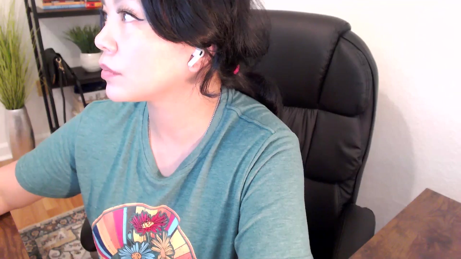 Gallery image thumbnail from MickaylaStar's myfreecams stream on, 02/04/2025, 20:12 image 12 of 20