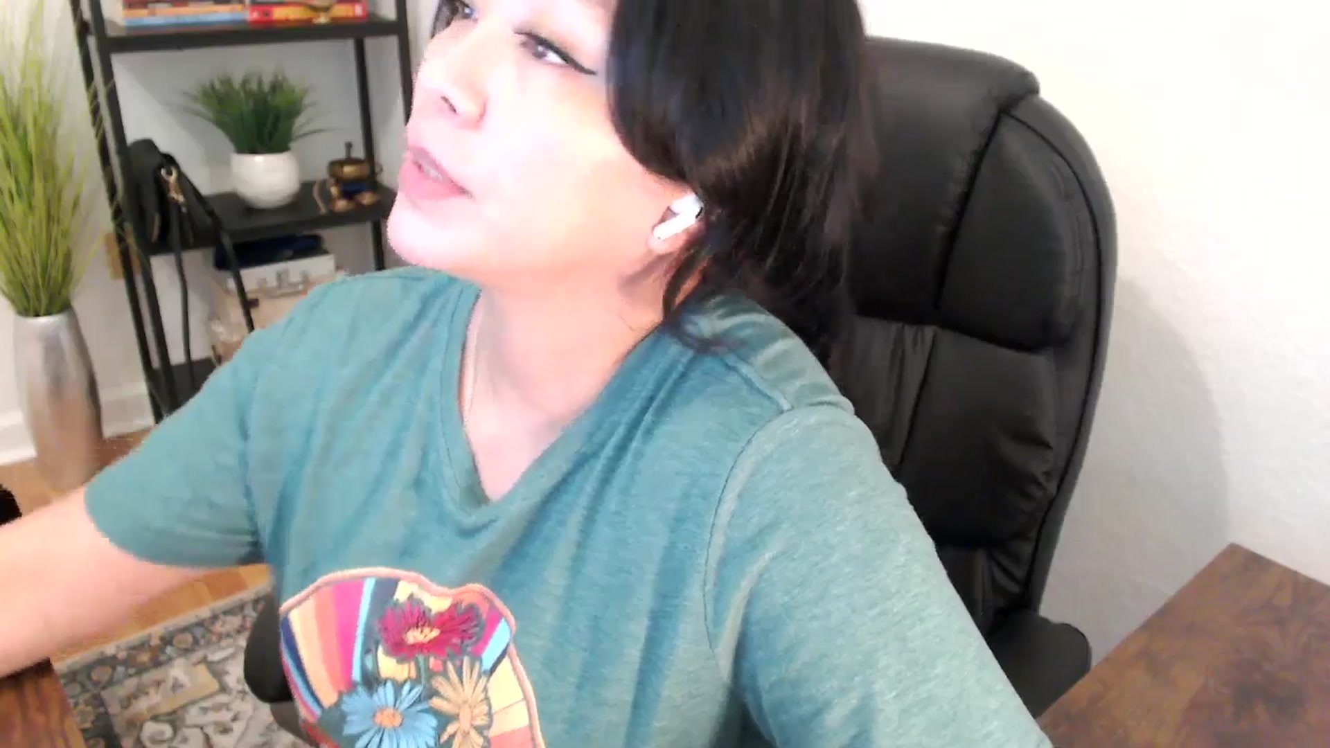 Gallery image thumbnail from MickaylaStar's myfreecams stream on, 02/04/2025, 20:12 image 13 of 20