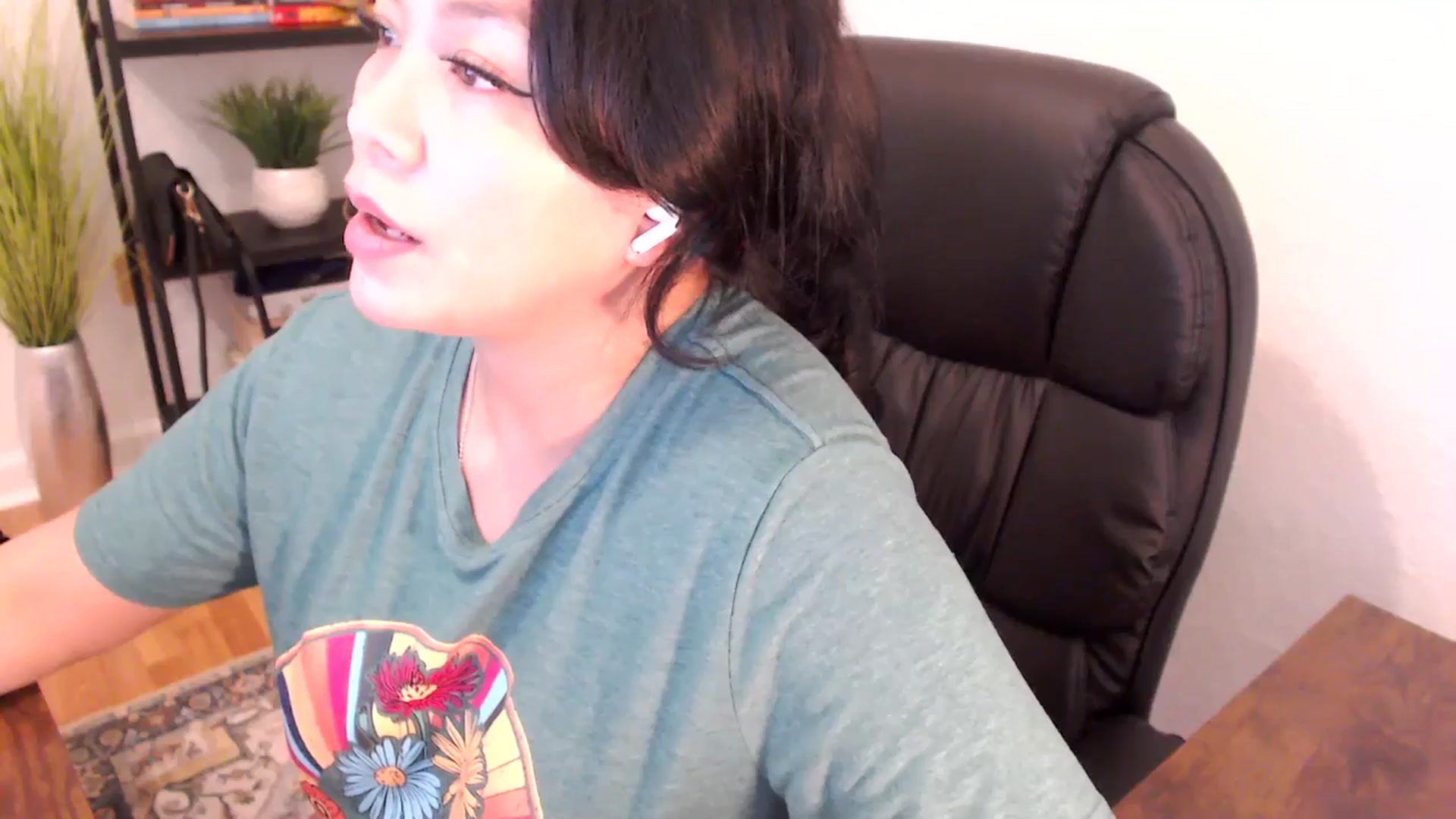 Gallery image thumbnail from MickaylaStar's myfreecams stream on, 02/04/2025, 20:12 image 17 of 20