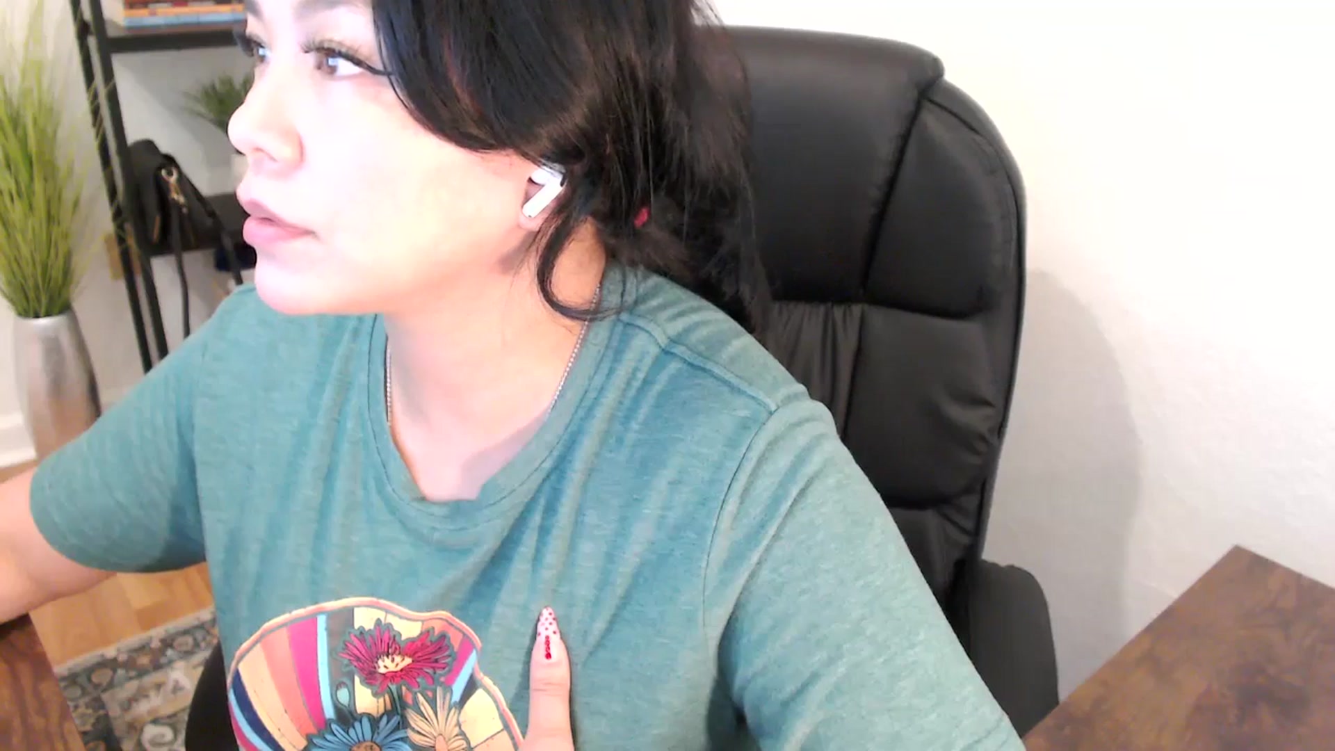 Gallery image thumbnail from MickaylaStar's myfreecams stream on, 02/04/2025, 20:12 image 18 of 20