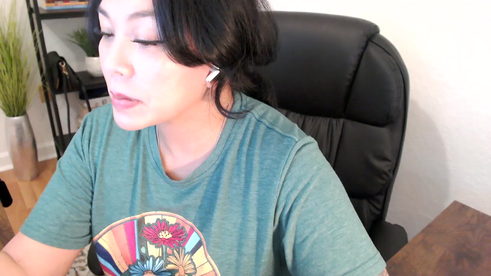 Gallery image thumbnail from MickaylaStar's myfreecams stream on, 02/04/2025, 20:12 image 8 of 20