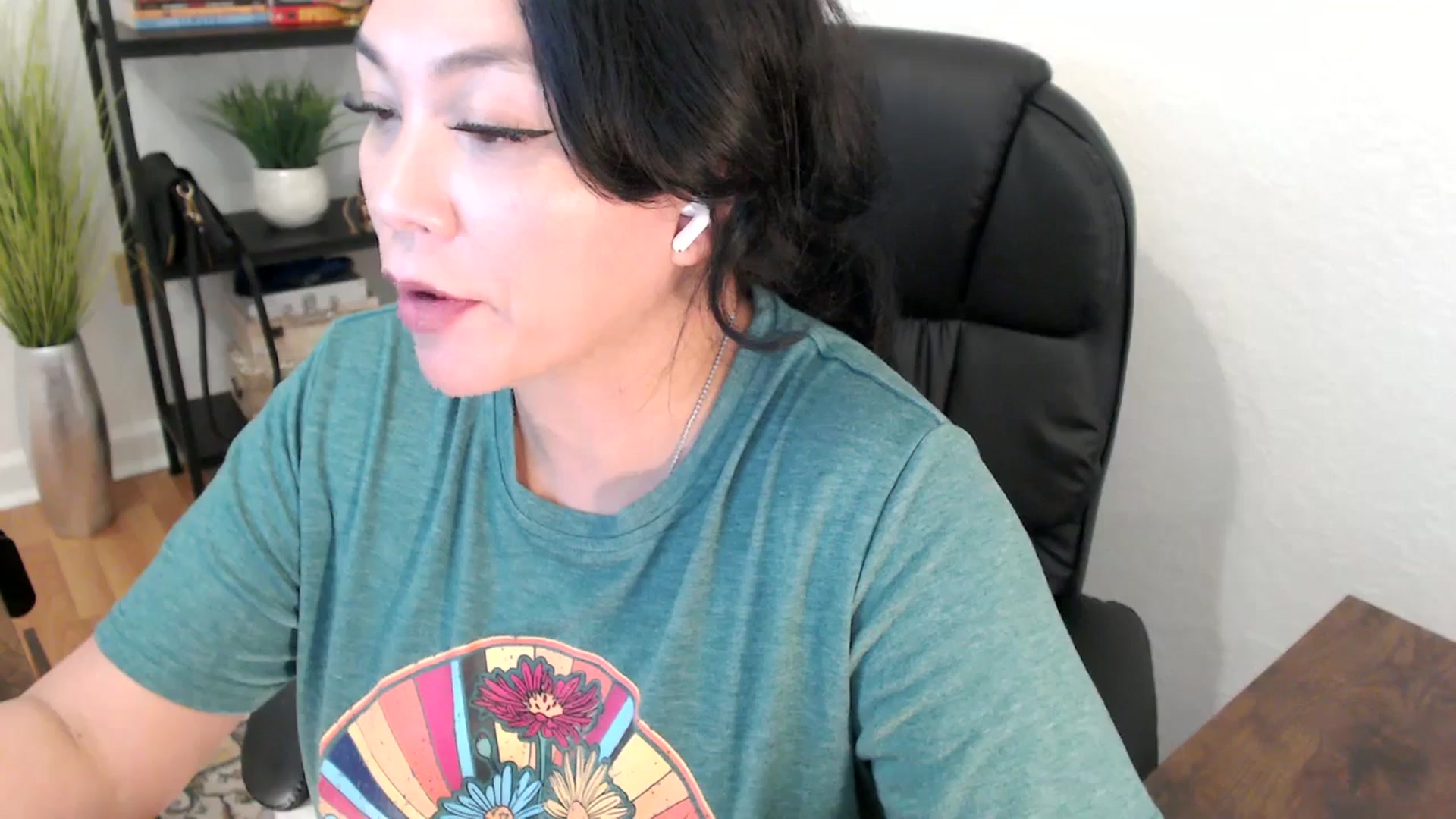 Gallery image thumbnail from MickaylaStar's myfreecams stream on, 02/04/2025, 20:56 image 18 of 20