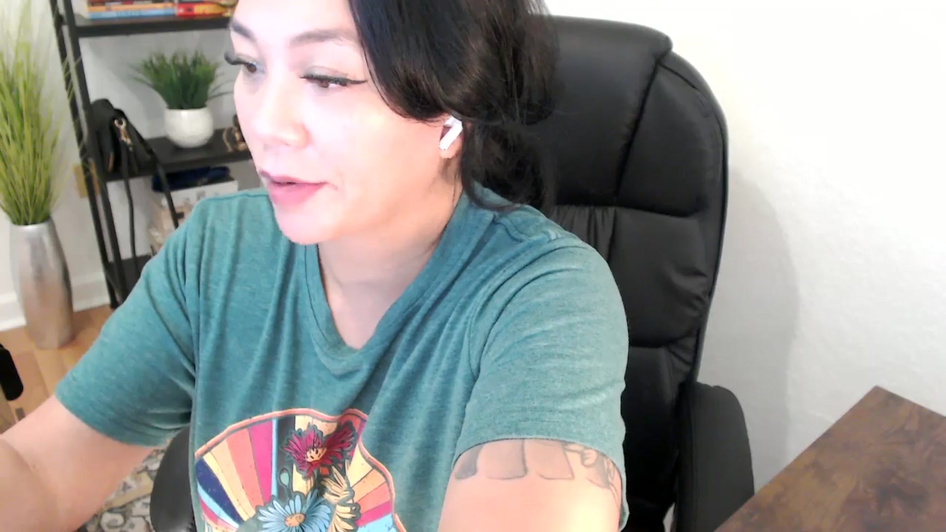 Gallery image thumbnail from MickaylaStar's myfreecams stream on, 02/04/2025, 20:56 image 8 of 20